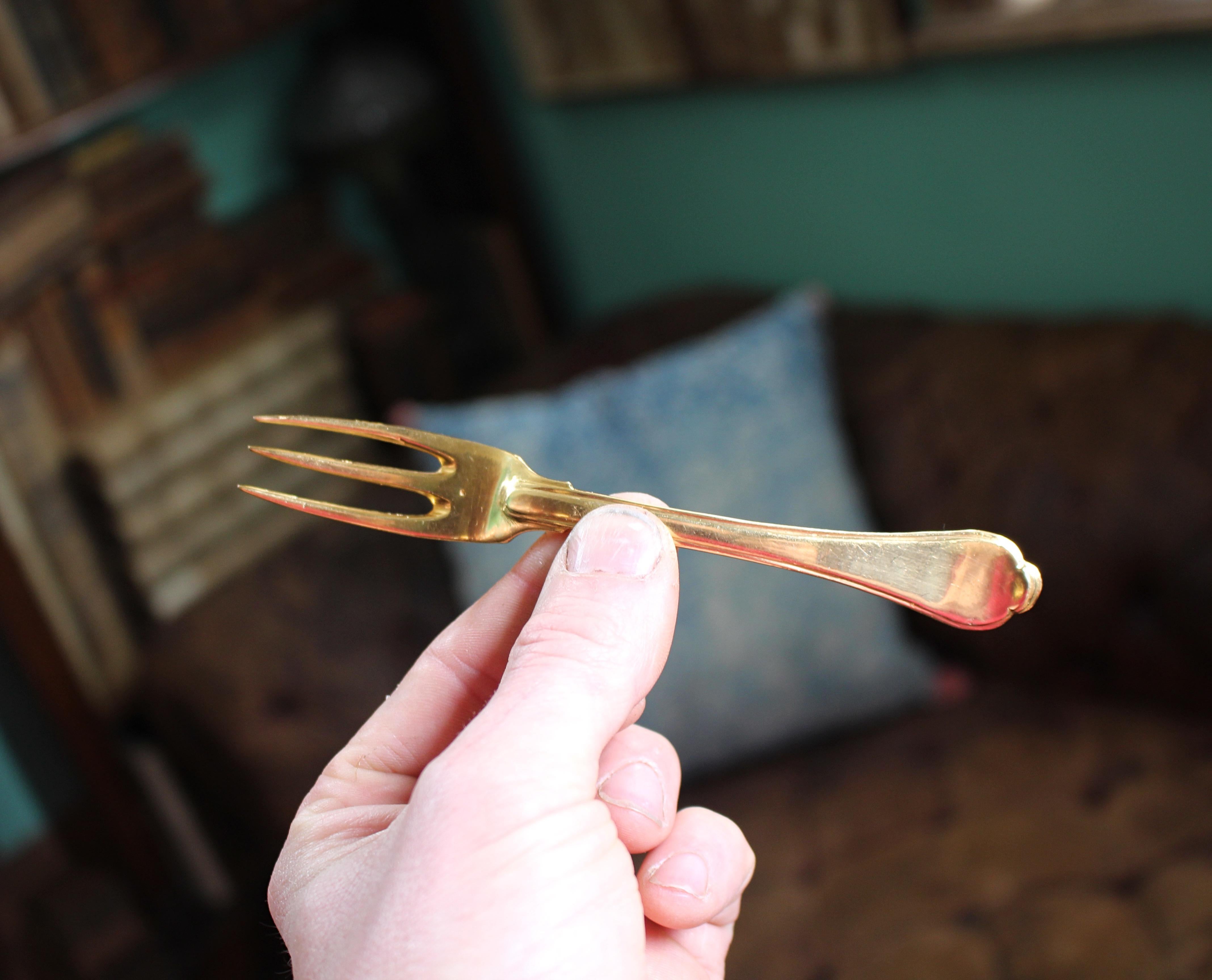 Bavarian 19th C Gilt Copper Flatware With Original Tooled Leather & Gilt Casket For Sale 4