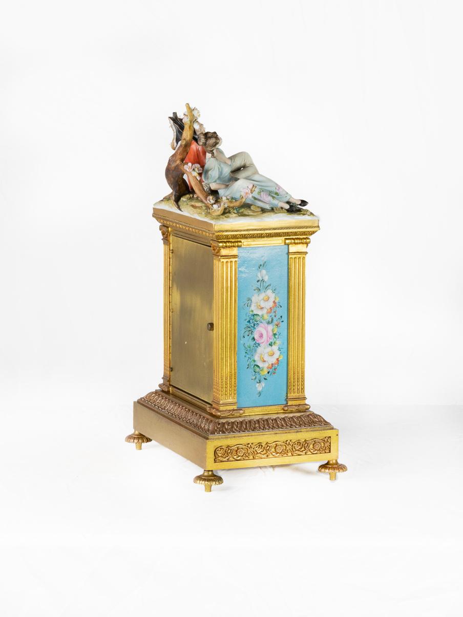 Italian Bavarian Clock in Capodimonte Porcelain by Tiche, 20th Century For Sale