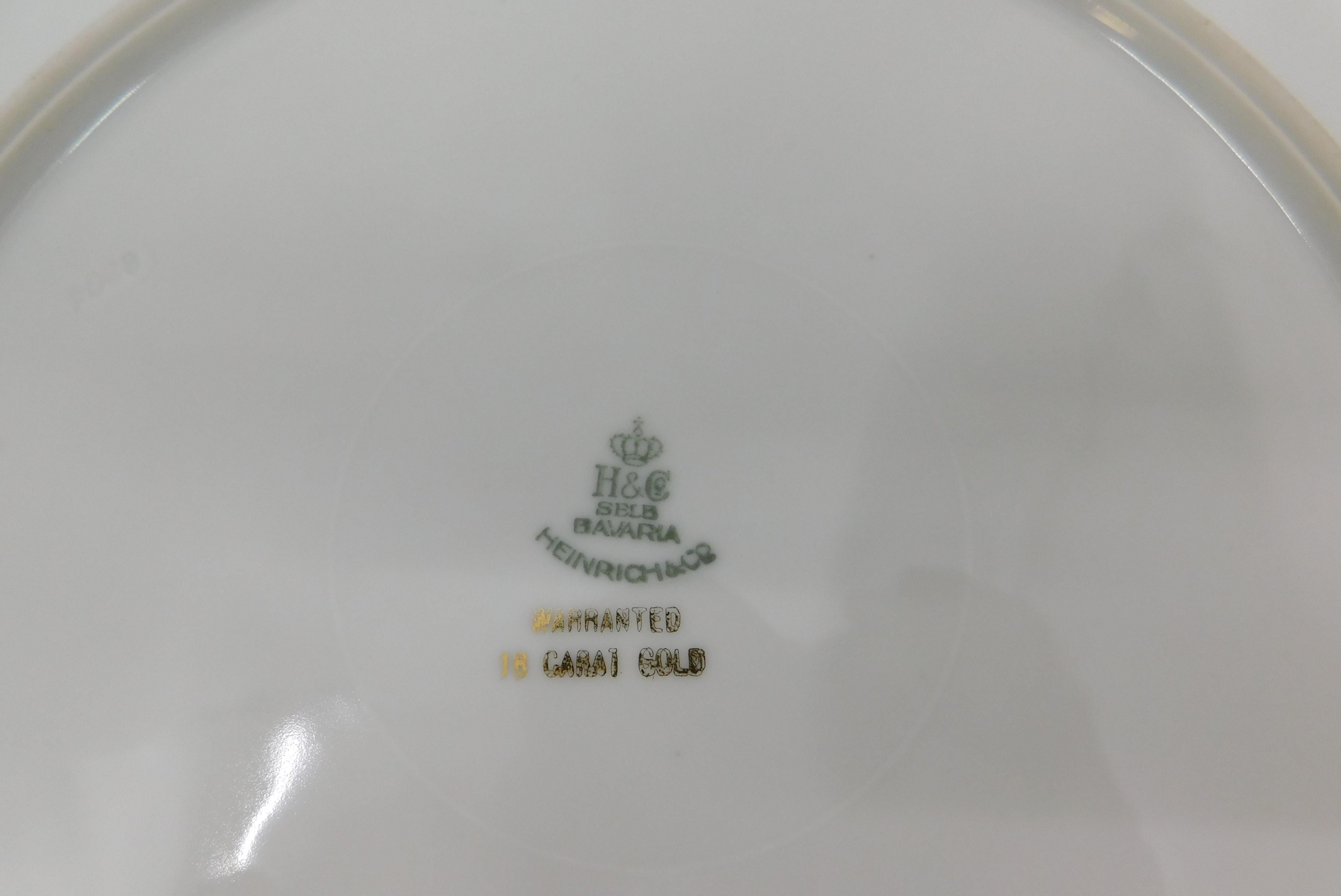 Bavarian Heinrich & Co. Gold Etched Dinner Plates Set of 12 In Excellent Condition In Hamilton, Ontario