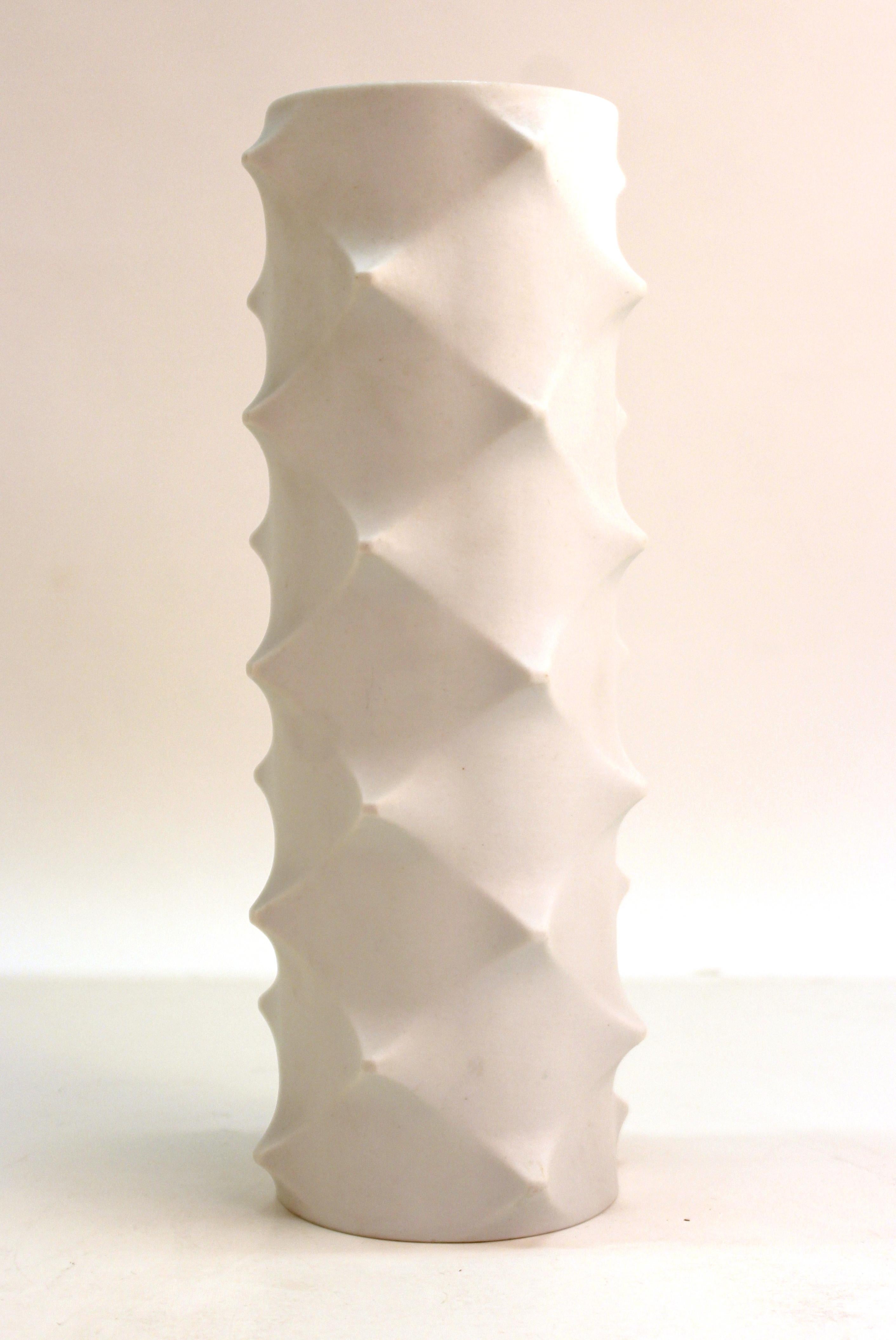 Bavarian midcentury Scherzer white porcelain Op Art vase with biomorphic surface. The piece is in great vintage condition with age-appropriate wear to the base.