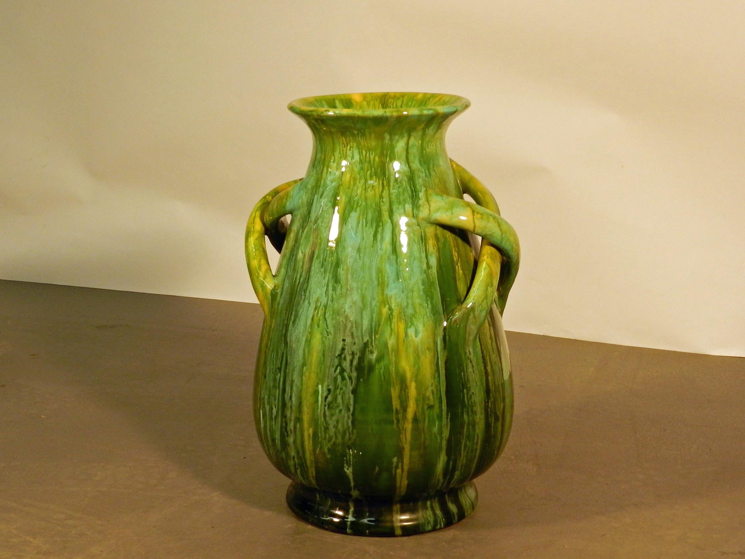 Français Vase en céramique Art Nouveau de Bavent, signé TN «tuilerie Normande » Bavent, 1900 en vente