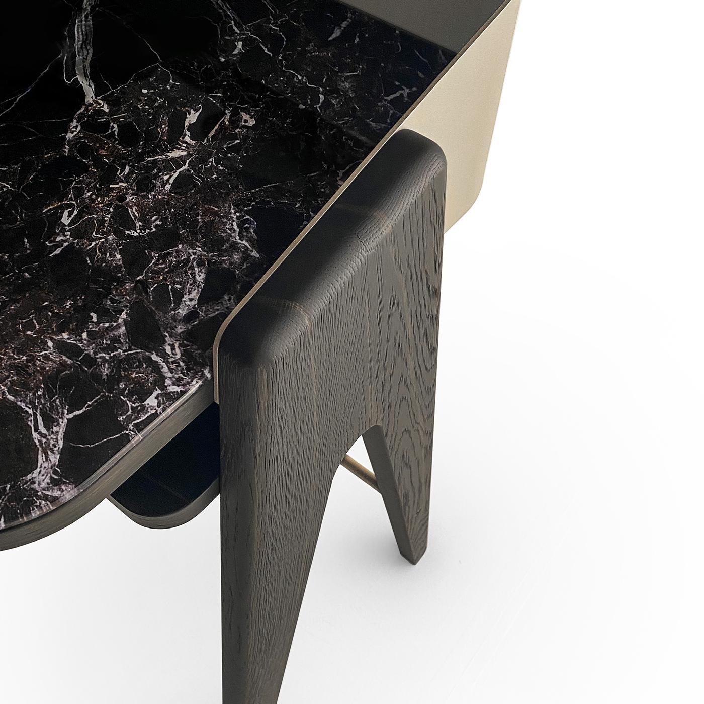 Brimming with exclusivity, this writing/vanity desk is an exercise in superb finishes also borrowed from nature. Distinguishing detail is the Breccia Imperiale marble effect the back-printed glass top flaunts, its shades harmonizing with the