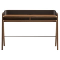 Bureau Bavero en cuir cognac avec pieds en noyer