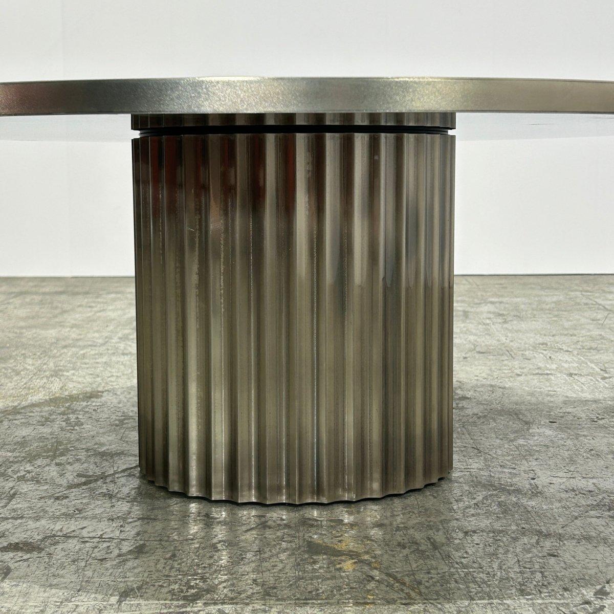 Introducing the stunning Allure Coffee Table by Baxter, a true masterpiece of luxury furniture. Crafted with the finest materials and meticulous attention to detail, this coffee table exudes elegance and sophistication. The sleek and modern design