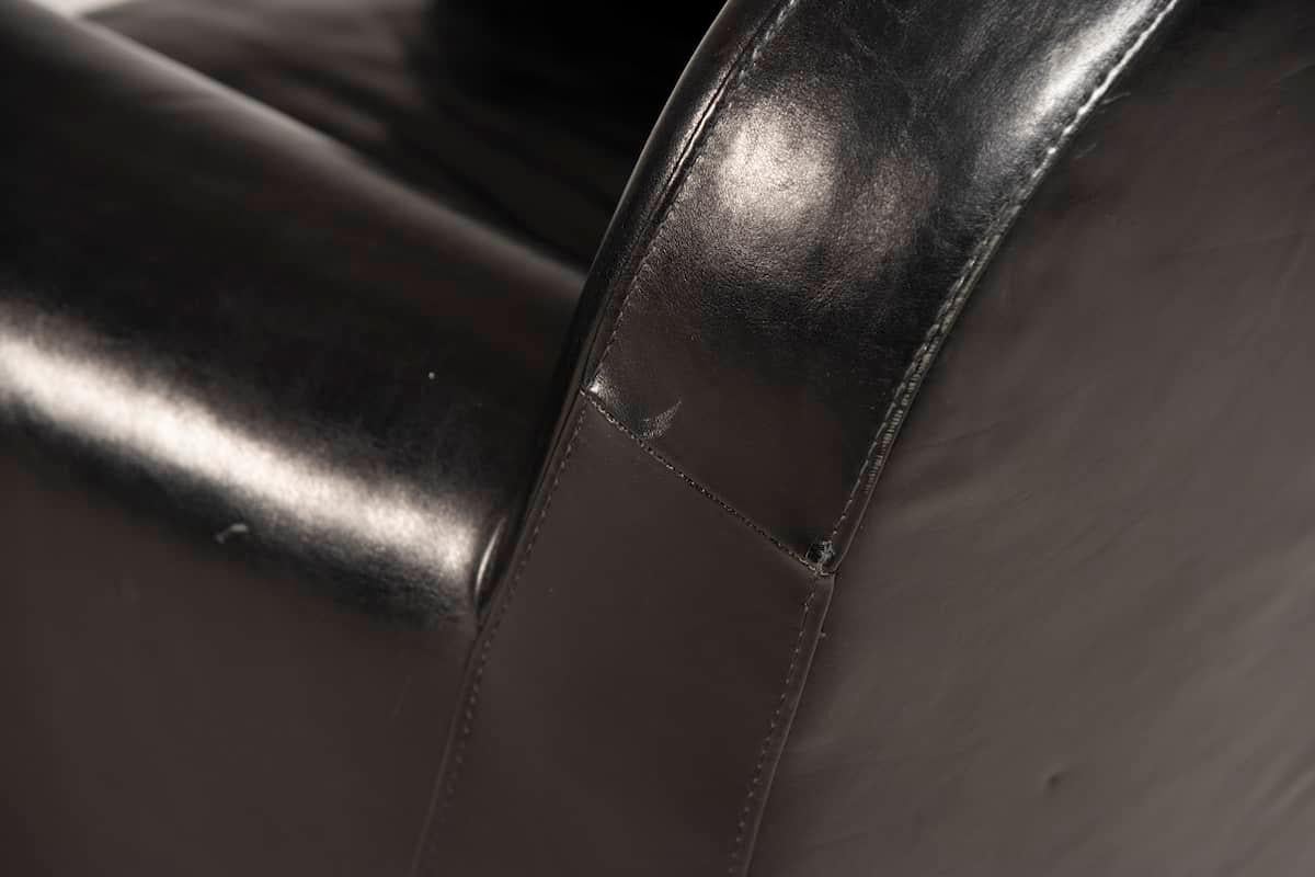 Paire de fauteuils Baxter en cuir noir modèle Diner  en vente 4