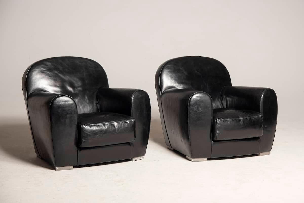 Baxter Sessel aus glänzendem schwarzem Leder und Stahlfüßen. Diner-Modell. 2000s. In perfektem Zustand.
Jeder Sessel misst 93 x 87 x87 cm