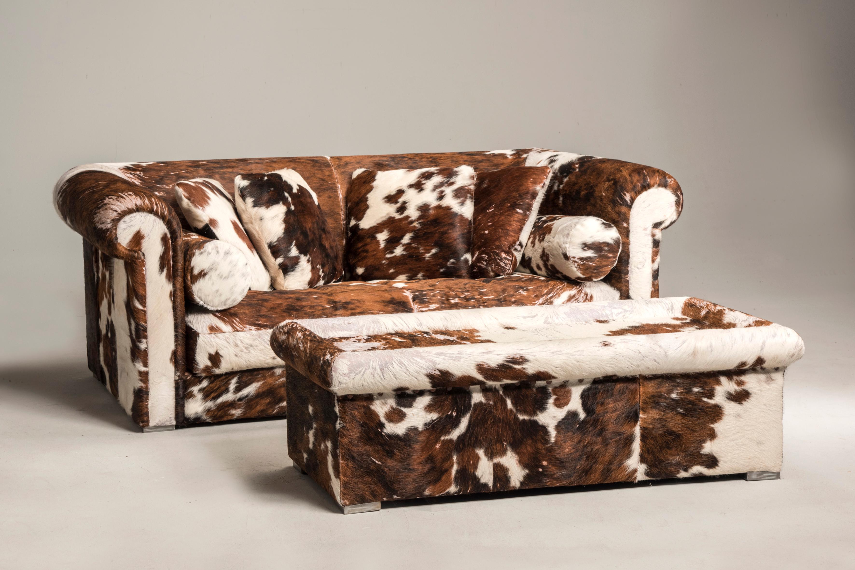 1990s Italian brown and white cow fur leather ottoman by Baxter.

It is upholstered with cow fur leather brown and white color. This kind of pouf is ideal in a very modern space as in a mountain chalet to create immediately a warm and cozy