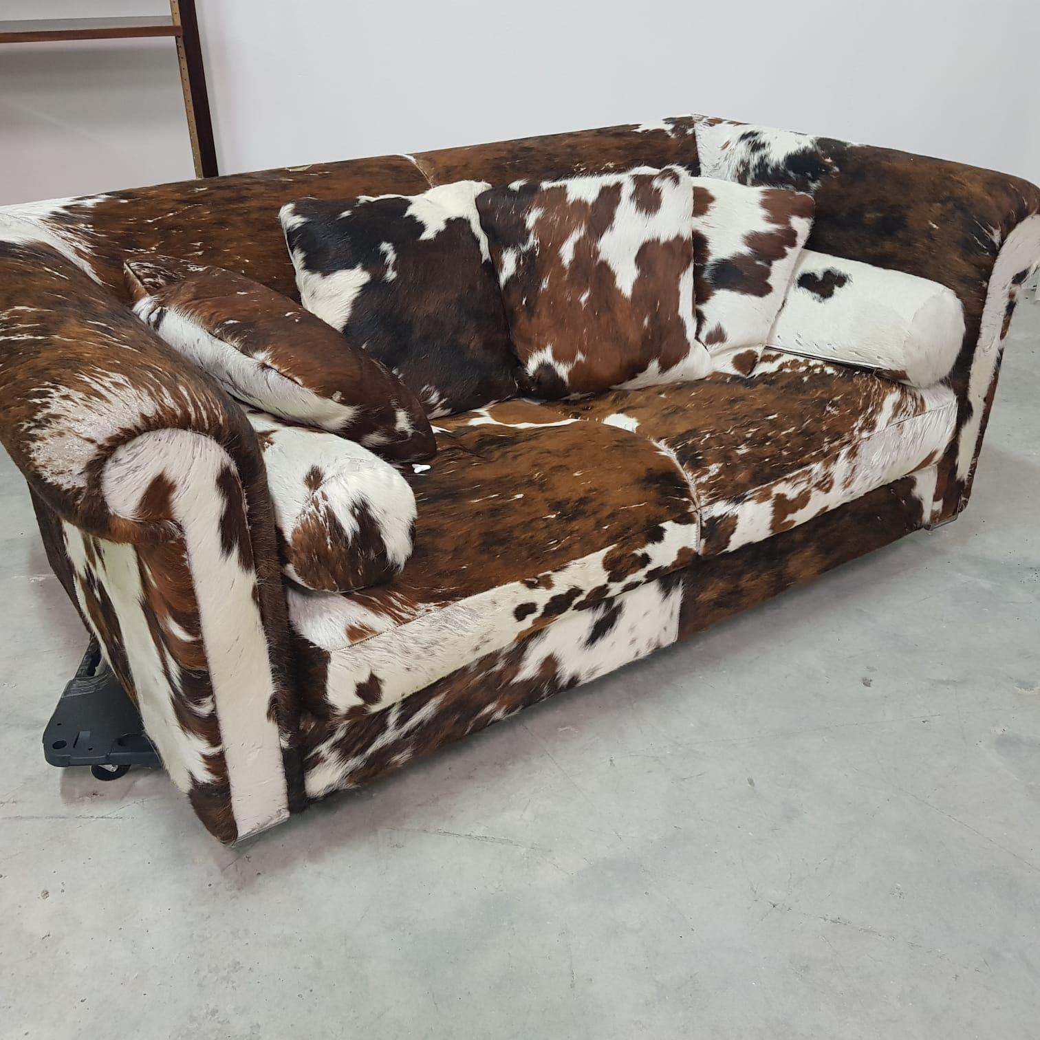Baxter Brown and White Cow Fur Leather Sofa with Pillows, Italy, 1990s For Sale 10