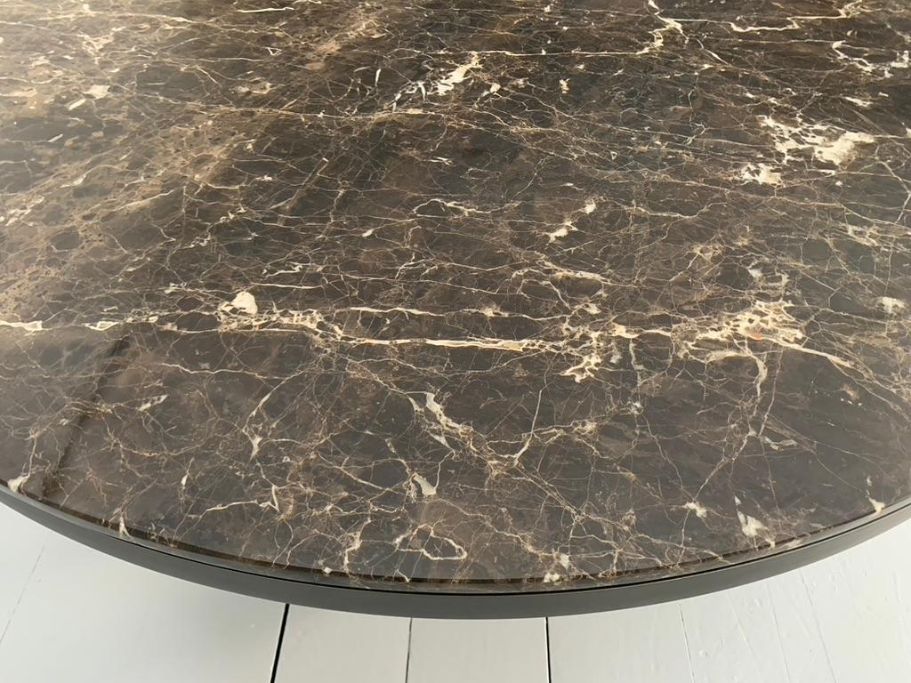 Baxter d'Italie table de salle à manger circulaire ronde Gilbert en marbre Empire en vente 4