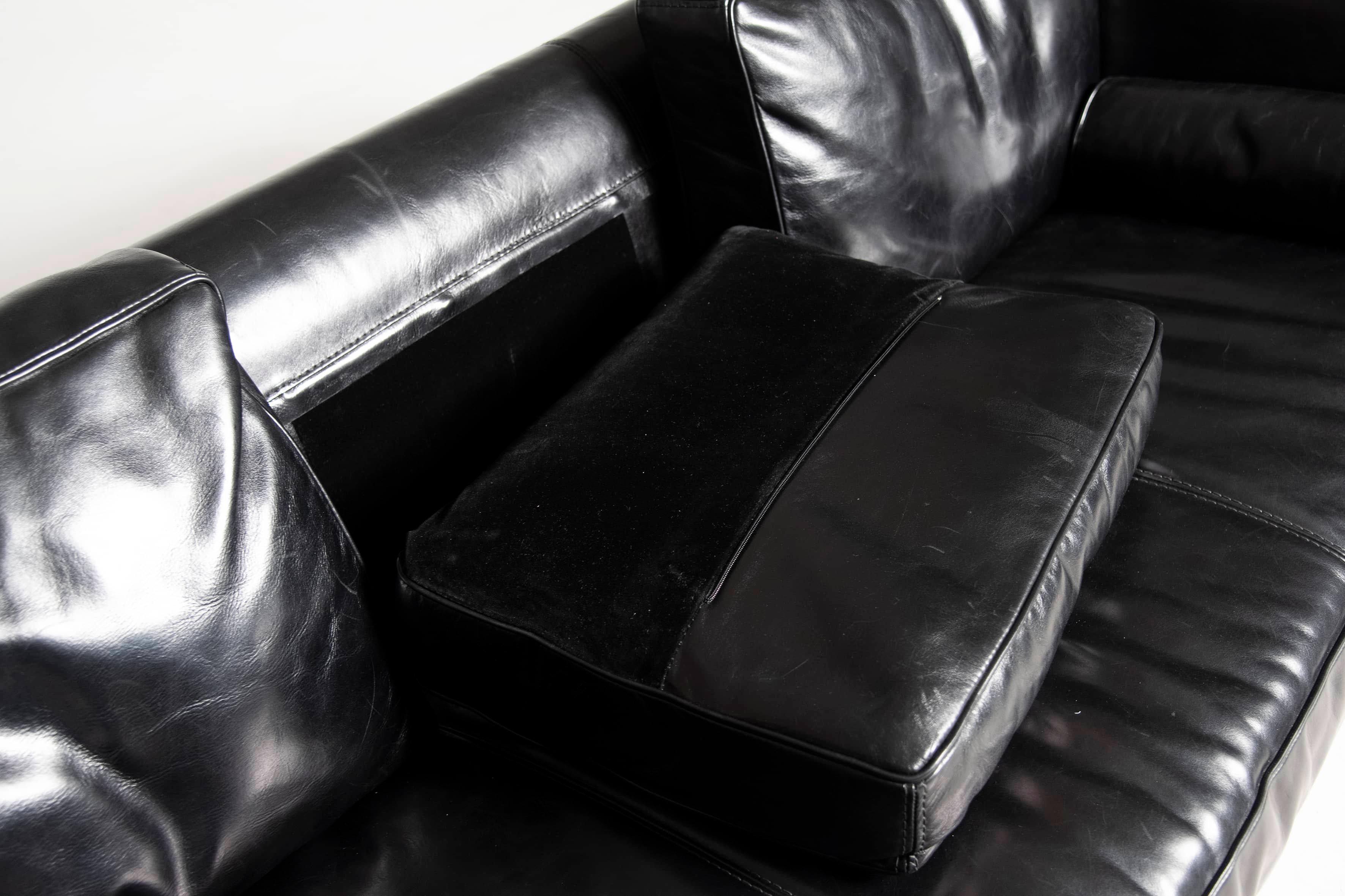 Baxter Sofa Black Polished Leather Three Seater Diner Model For Sale 10