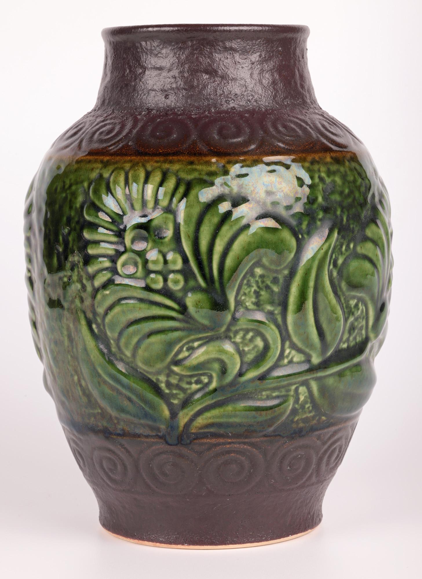 Bay Keramik Jarrón alemán de cerámica moldeada con motivos florales de mediados de siglo en venta 5