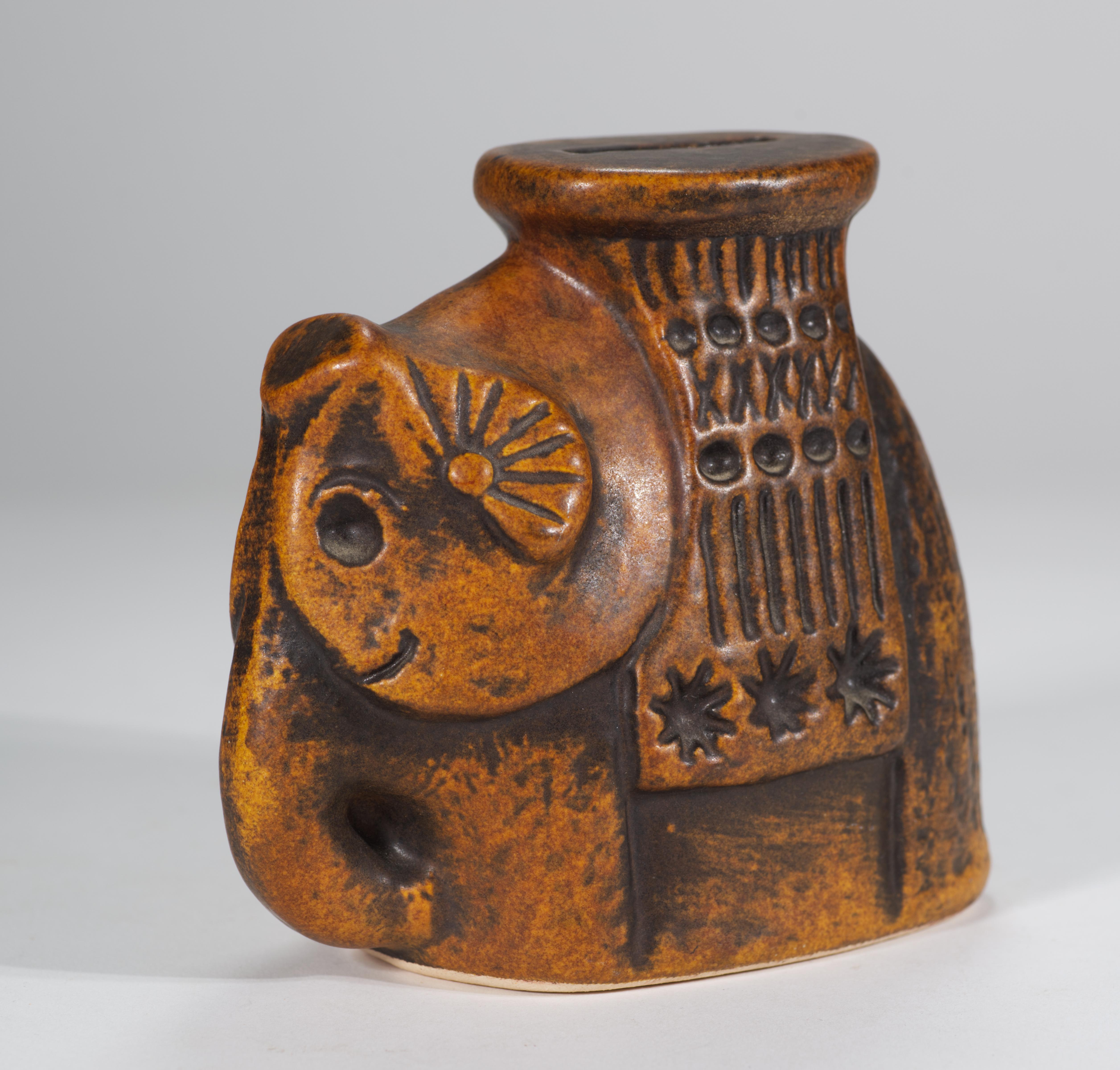 Bay Keramik glasierte Elefantenfigur Bank, West German Pottery (Moderne der Mitte des Jahrhunderts) im Angebot