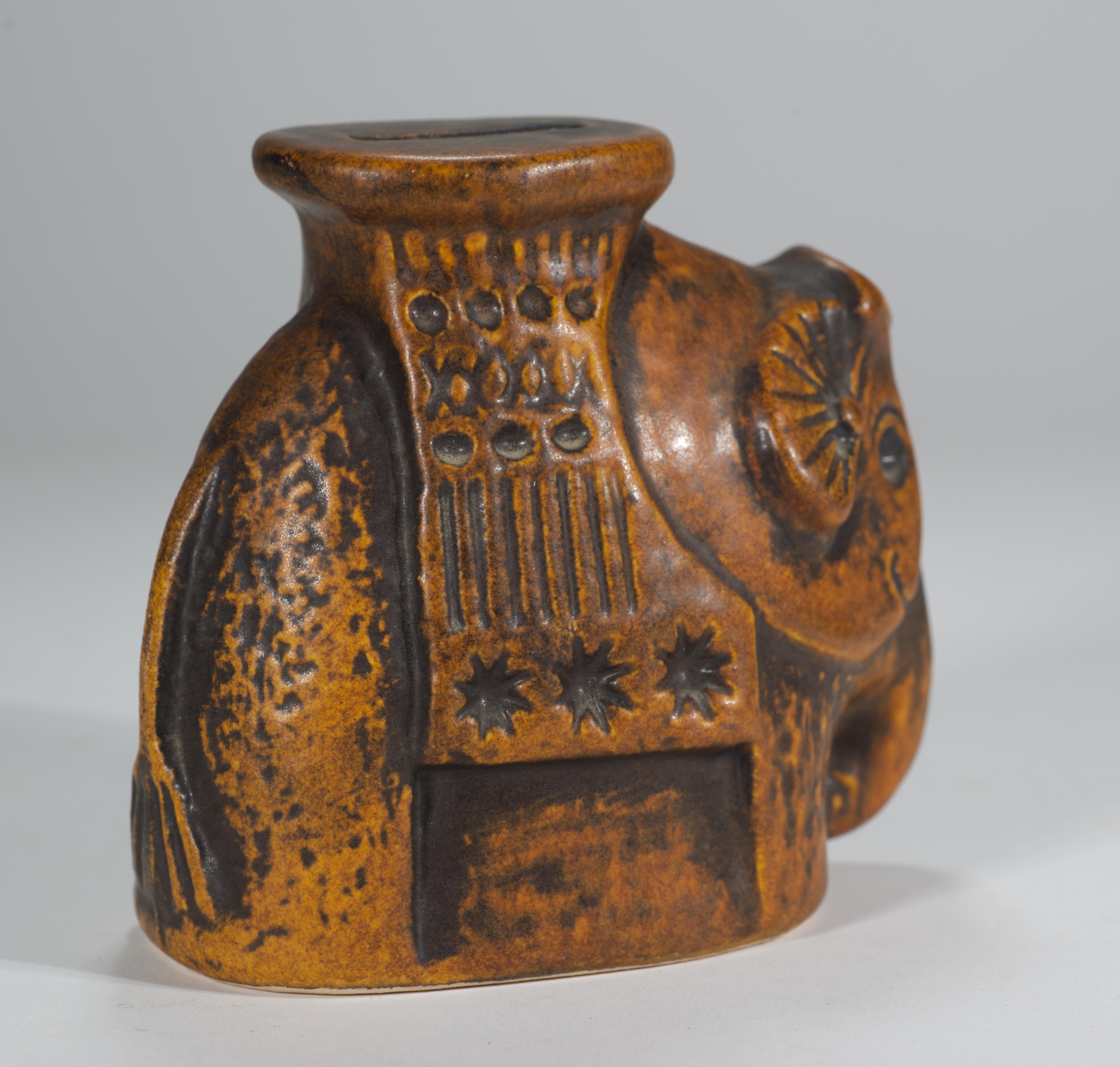 Bay Keramik glasierte Elefantenfigur Bank, West German Pottery (Glasiert) im Angebot