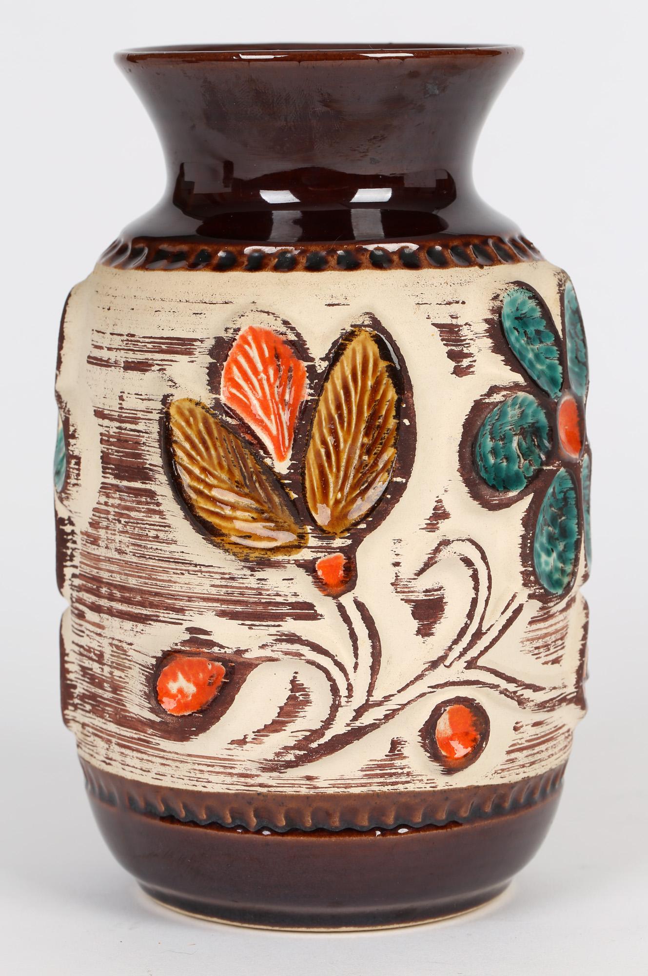 bay pottery vase