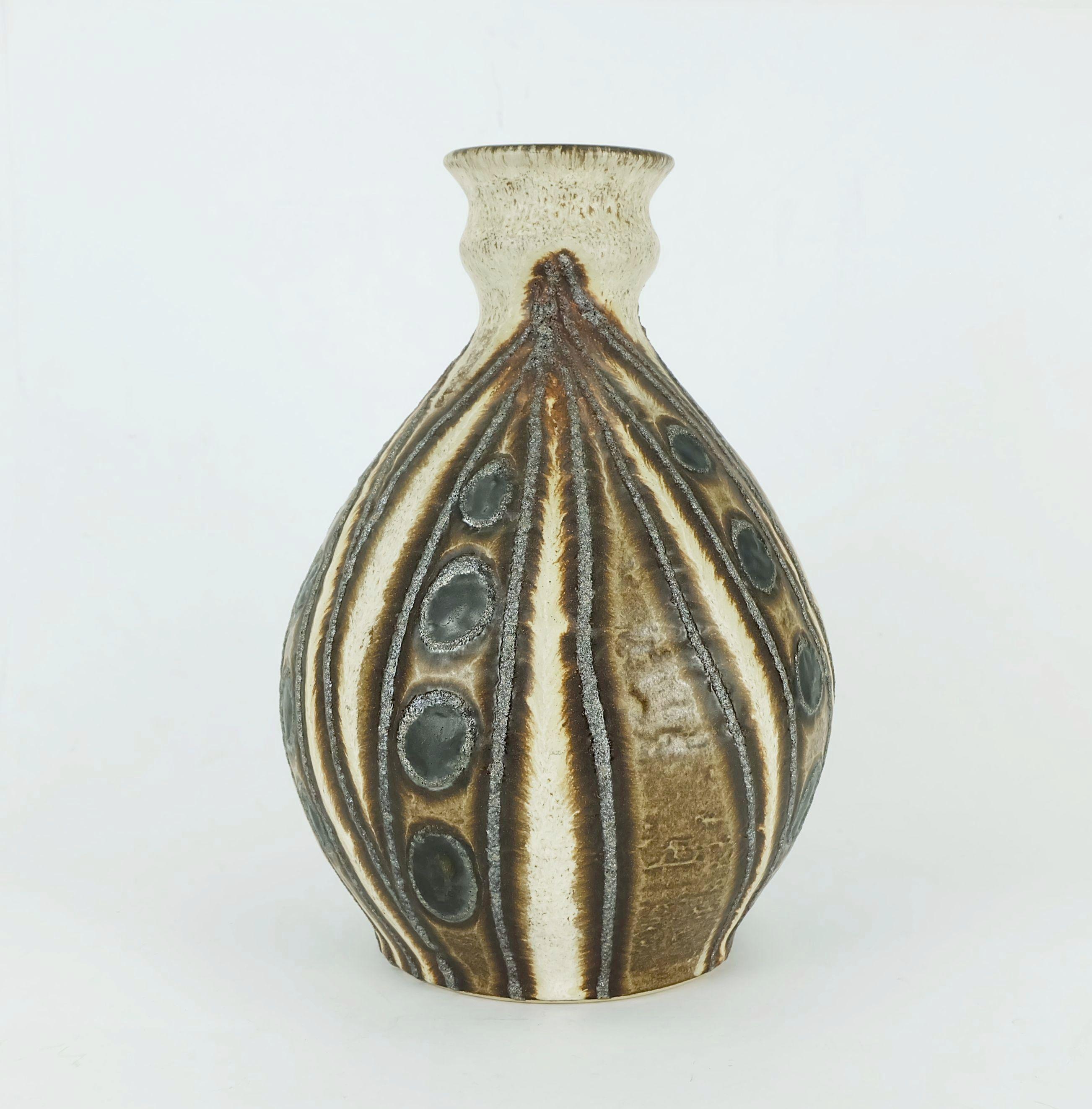 Mid-Century Modern Bay Keramik VASE model 610 25 fat lava circle and wave pattern beige brown 70s en vente