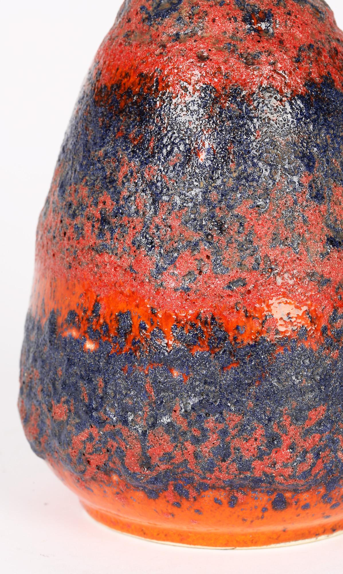 Bay Keramik West German Pottery Vase en poterie d'art du milieu du siècle, émaillé de lave grasse volcanique en vente 4