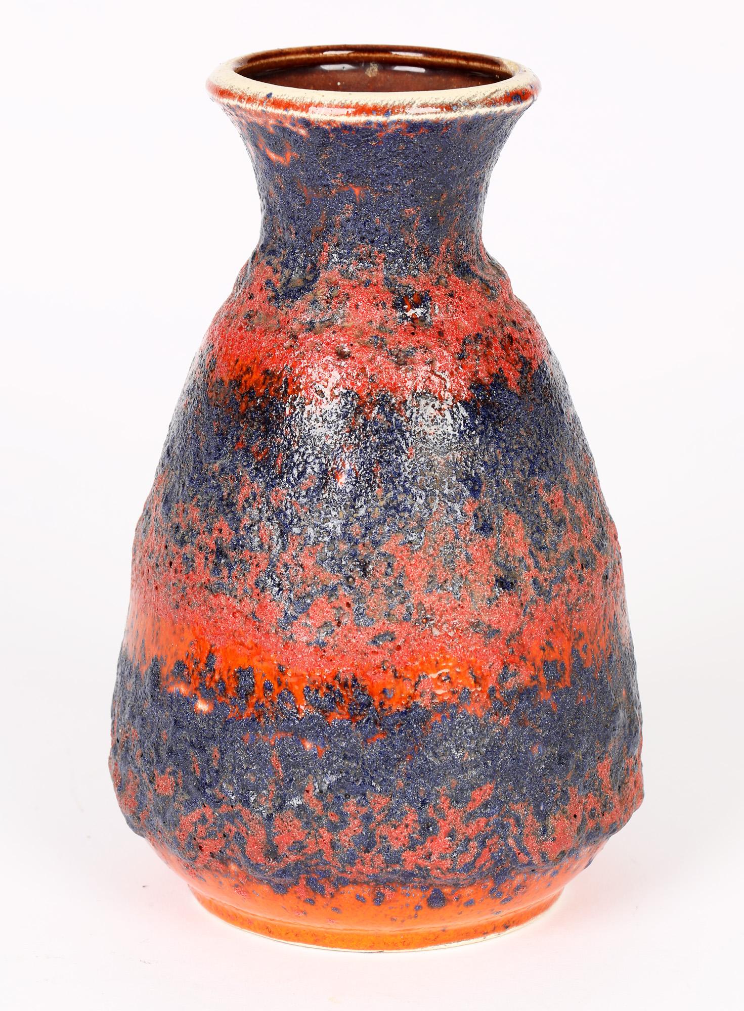 Bay Keramik West German Pottery Vase en poterie d'art du milieu du siècle, émaillé de lave grasse volcanique en vente 5