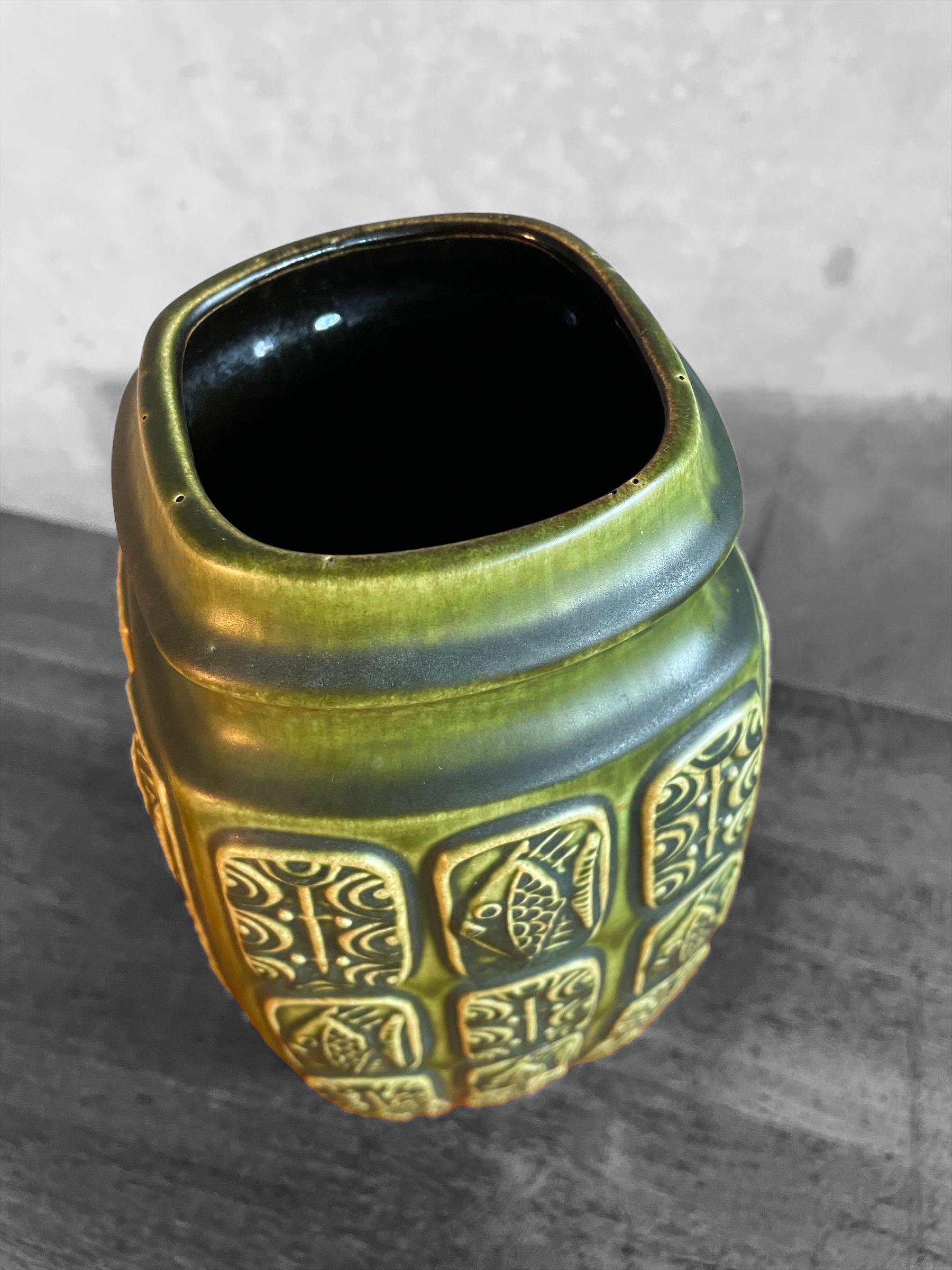 Ceramic vase by BAY Germany (Model 940-30).