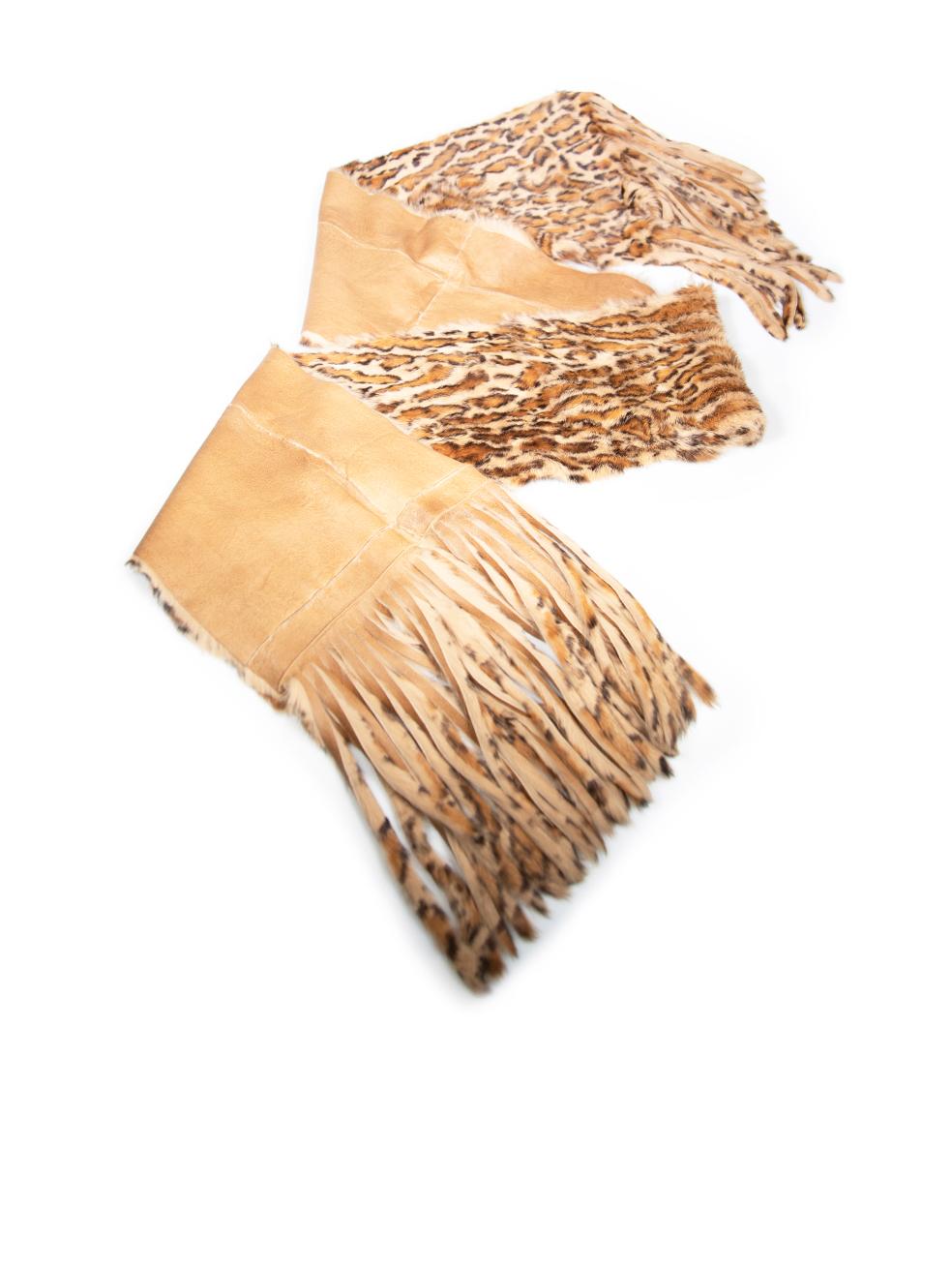 CONDITION is Very good. Hardly any visible wear to scarf is evident on this used Baya Paris designer resale item.
 
 
 
 Details
 
 
 Brown
 
 Fur
 
 Scarf
 
 Leopard print
 
 Fringe edge
 
 
 
 
 
 Composition
 
 EXTERIOR: Fur
 
 INTERIOR: Leather
