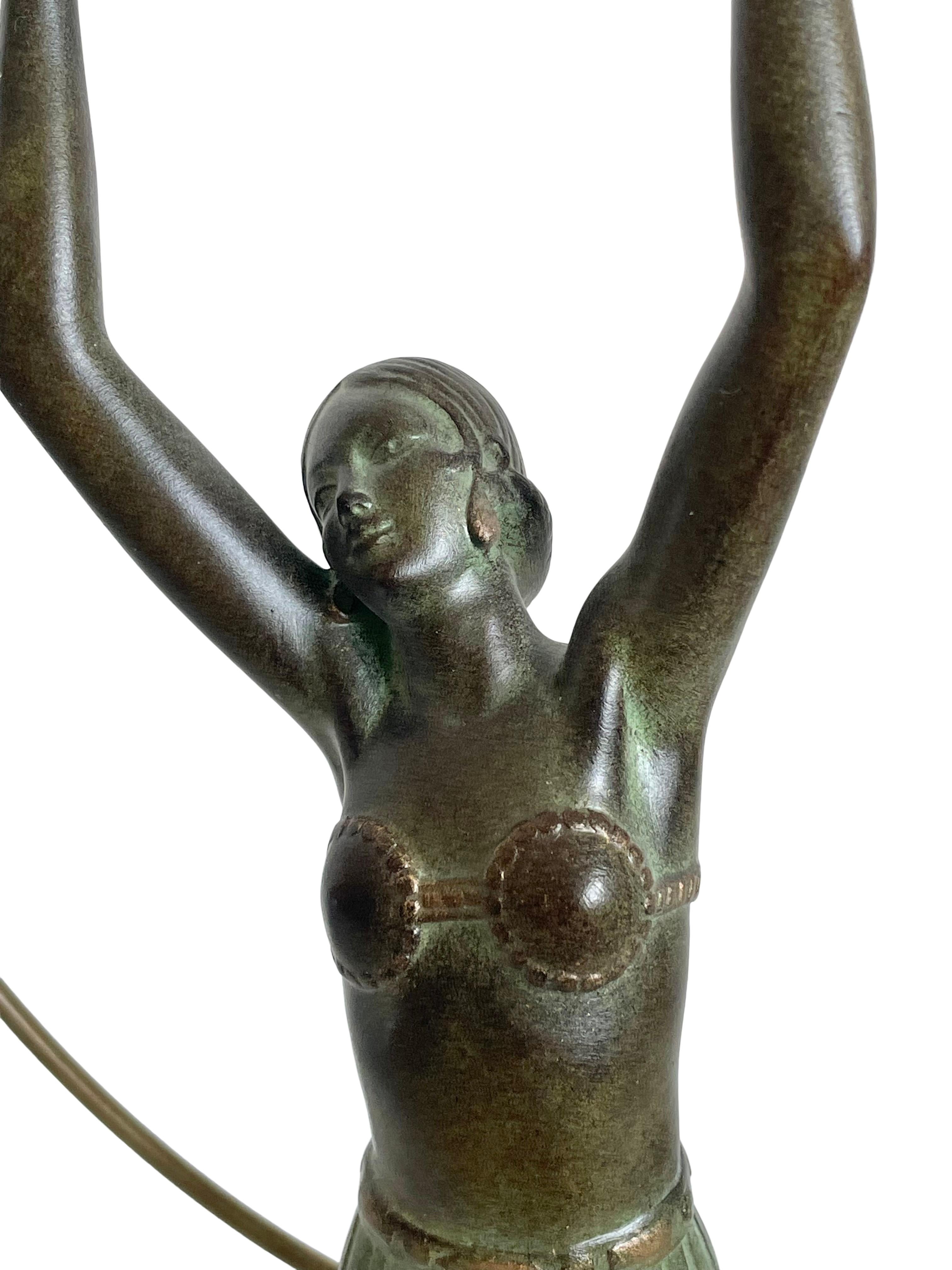 Sculpture d'une danseuse Bayadère de style Art Déco par Charles pour Max Le Verrier Excellent état à Ulm, DE