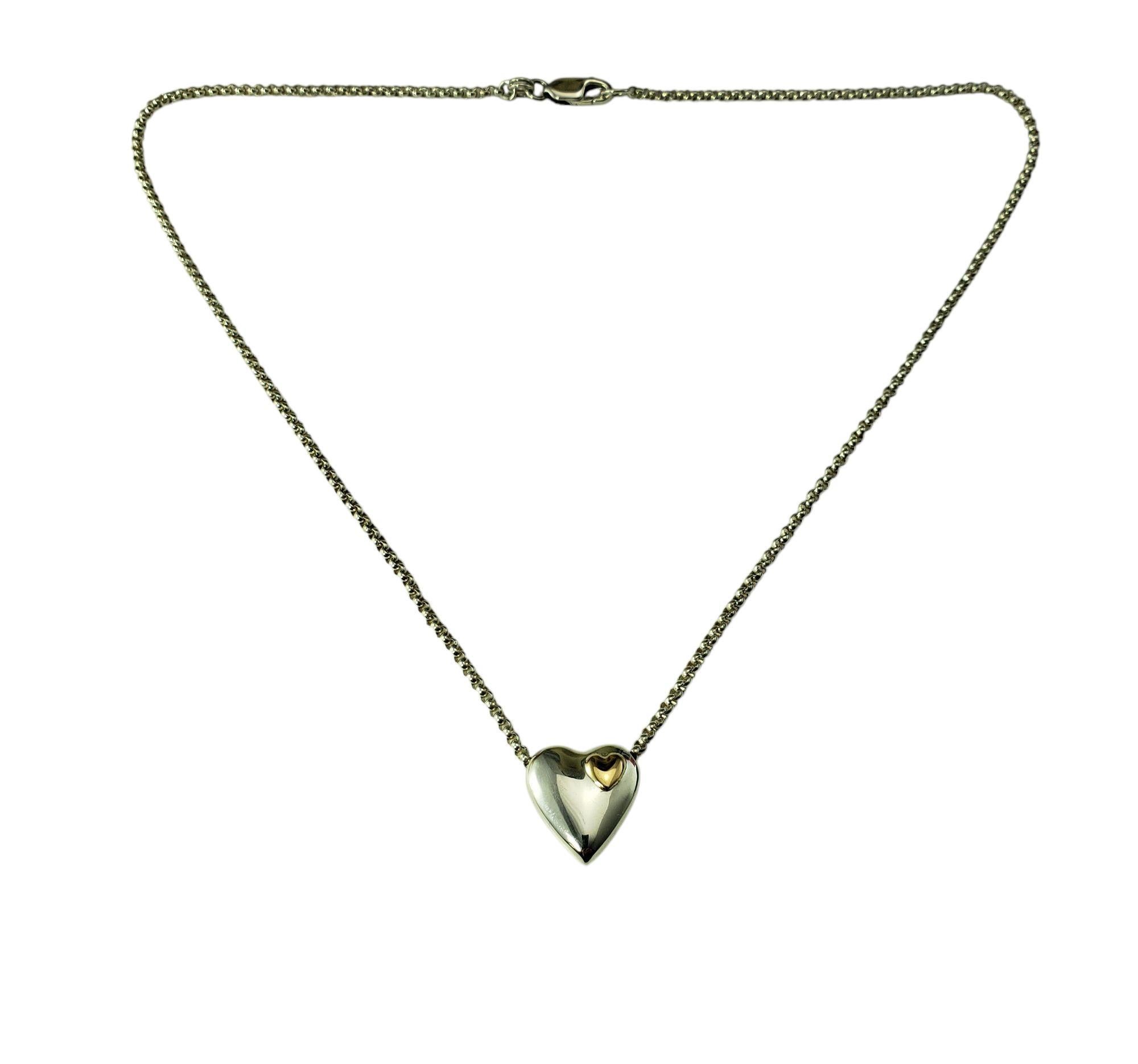 Collana con ciondolo a forma di cuore in argento 925 e oro giallo 18 carati di Bayanihan.

Questa bellissima collana con ciondolo a cuore di Bayanihan è realizzata in argento sterling e impreziosita da oro giallo 18 carati, per mostrare la miscela