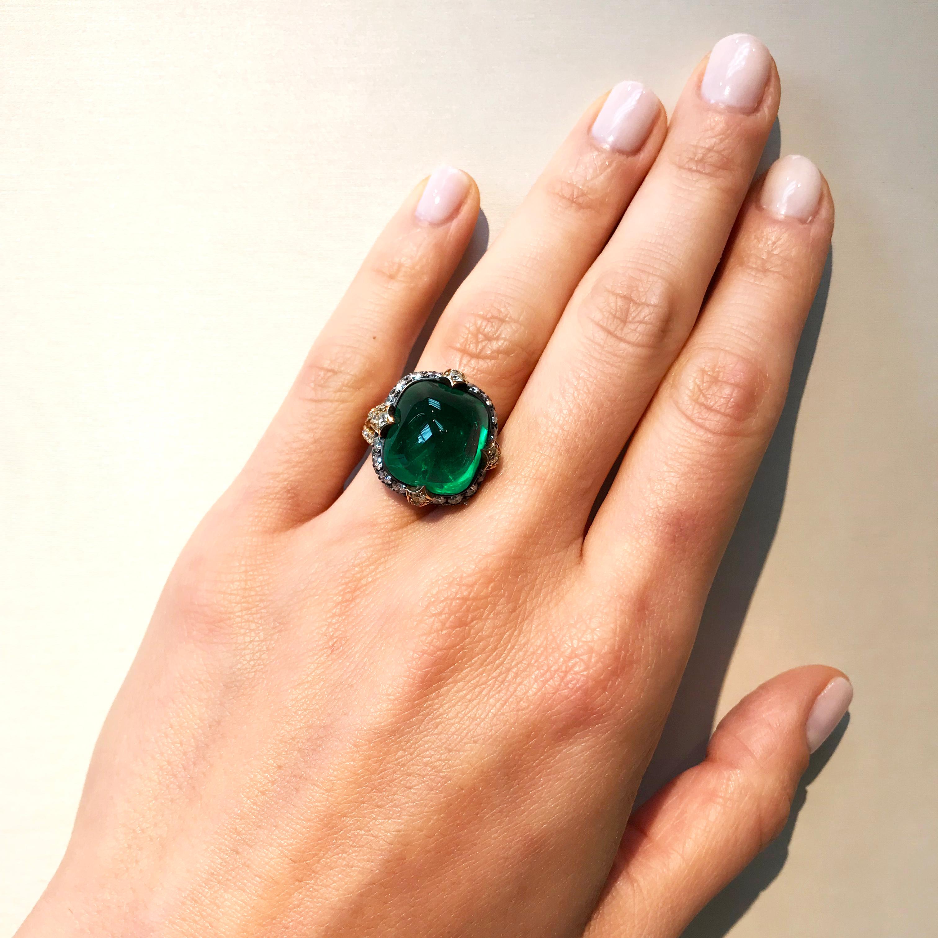 Bayco 11.28 Carat Sugarloaf Cabochon Colombian Emerald Diamond Gold Silver Ring In New Condition For Sale In New York, NY