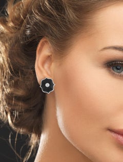 Orecchini in ceramica Bayco con mini loto e diamanti