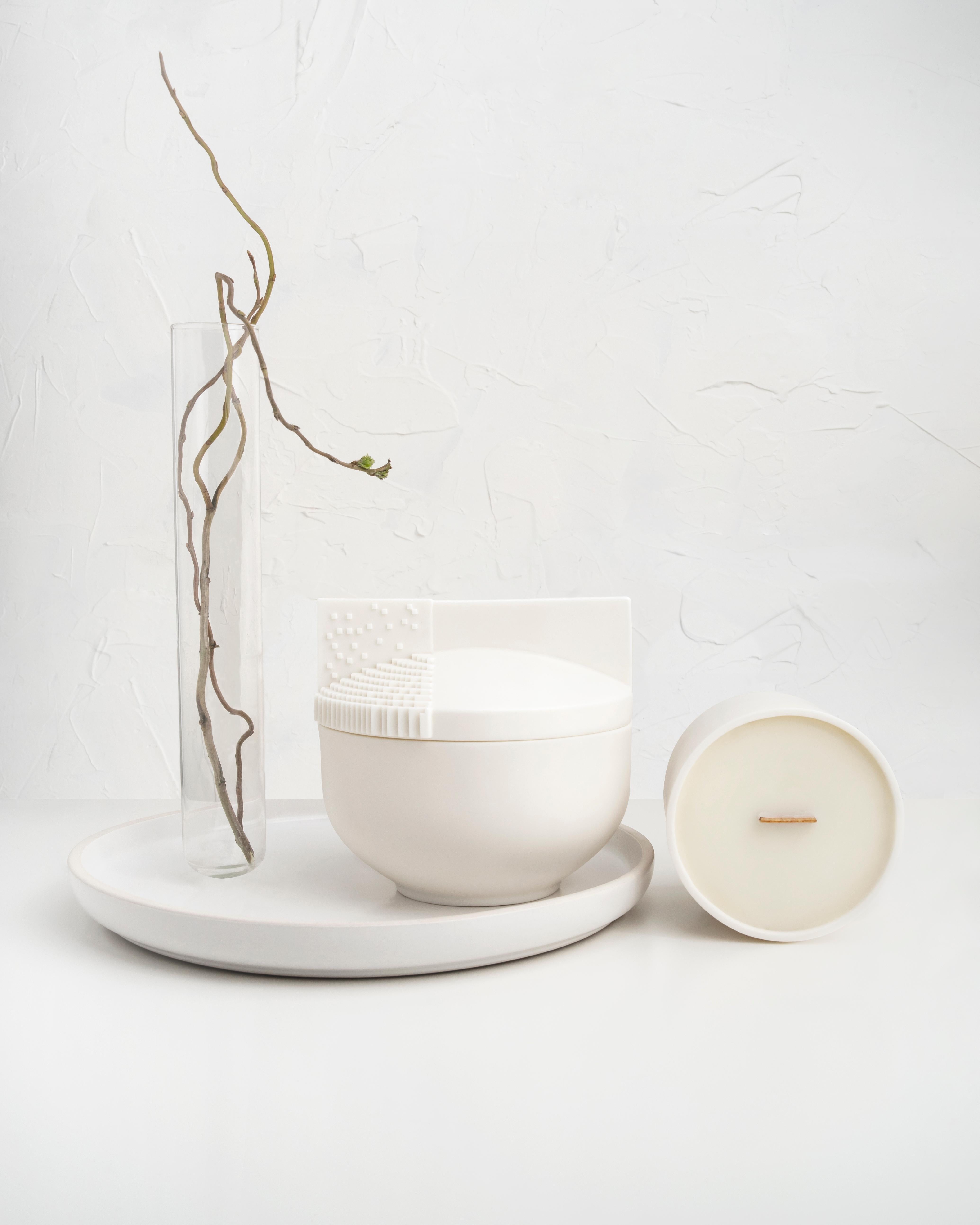 Européen Bazalt, bougie scénique dans une boîte décorative en porcelaine de Parian, prix Design 2022 en vente