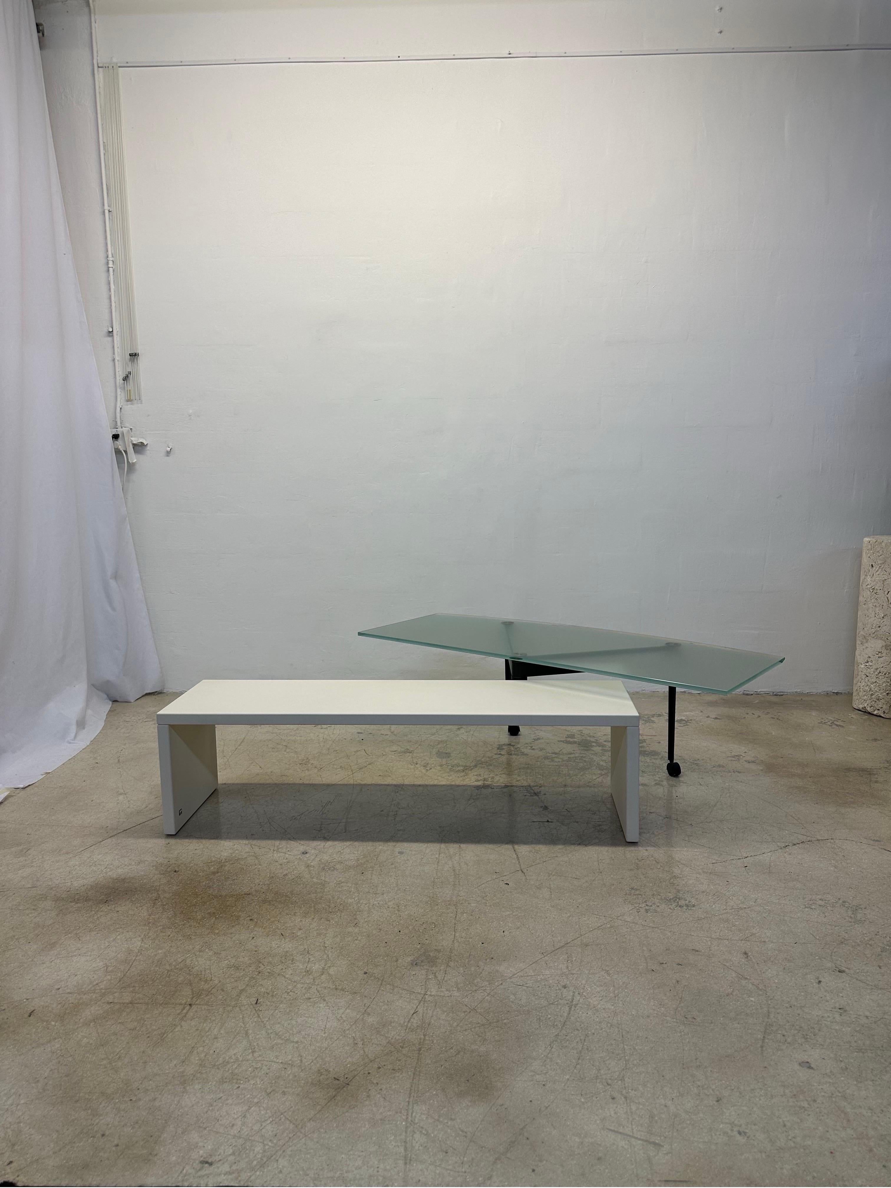 B&b Italia 360 Degree Rotating Glass Top Coffee Table, 1990s In Good Condition For Sale In Miami, FL
