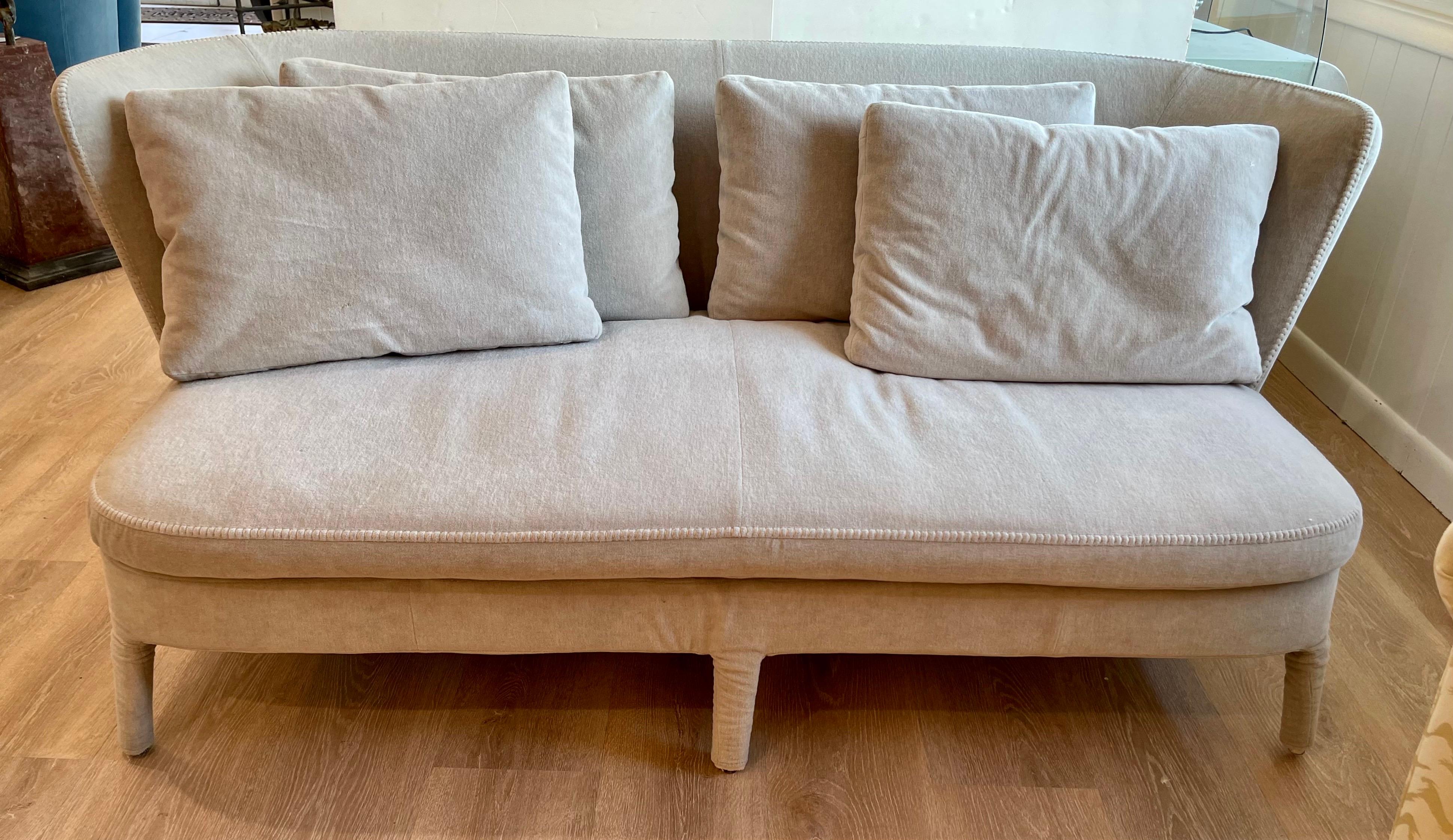 B&B Italia Antonio Citterio 2010 Mohair Maxalto Febo Loveseat Sofa In Good Condition In West Hartford, CT