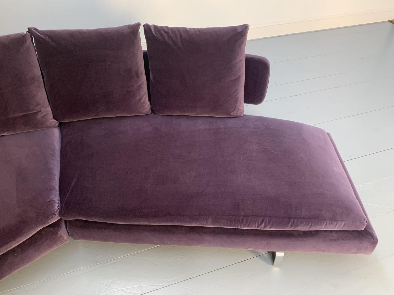 B&B Italia Arne A252C_1 4-sitziges geschwungenes Sofa aus lila Samt im Angebot 2