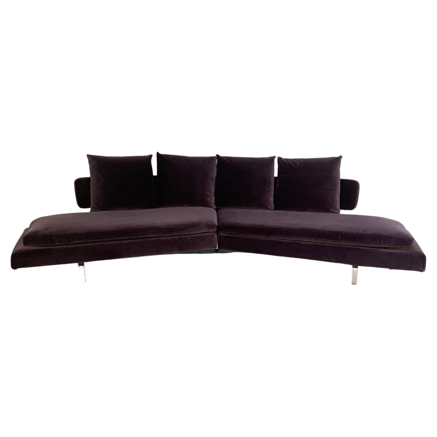 B&B Italia Arne A252C_1 4-sitziges geschwungenes Sofa aus lila Samt im Angebot