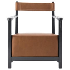 Petit fauteuil bas Azucena Chinotto de Luigi Caccia Dominioni