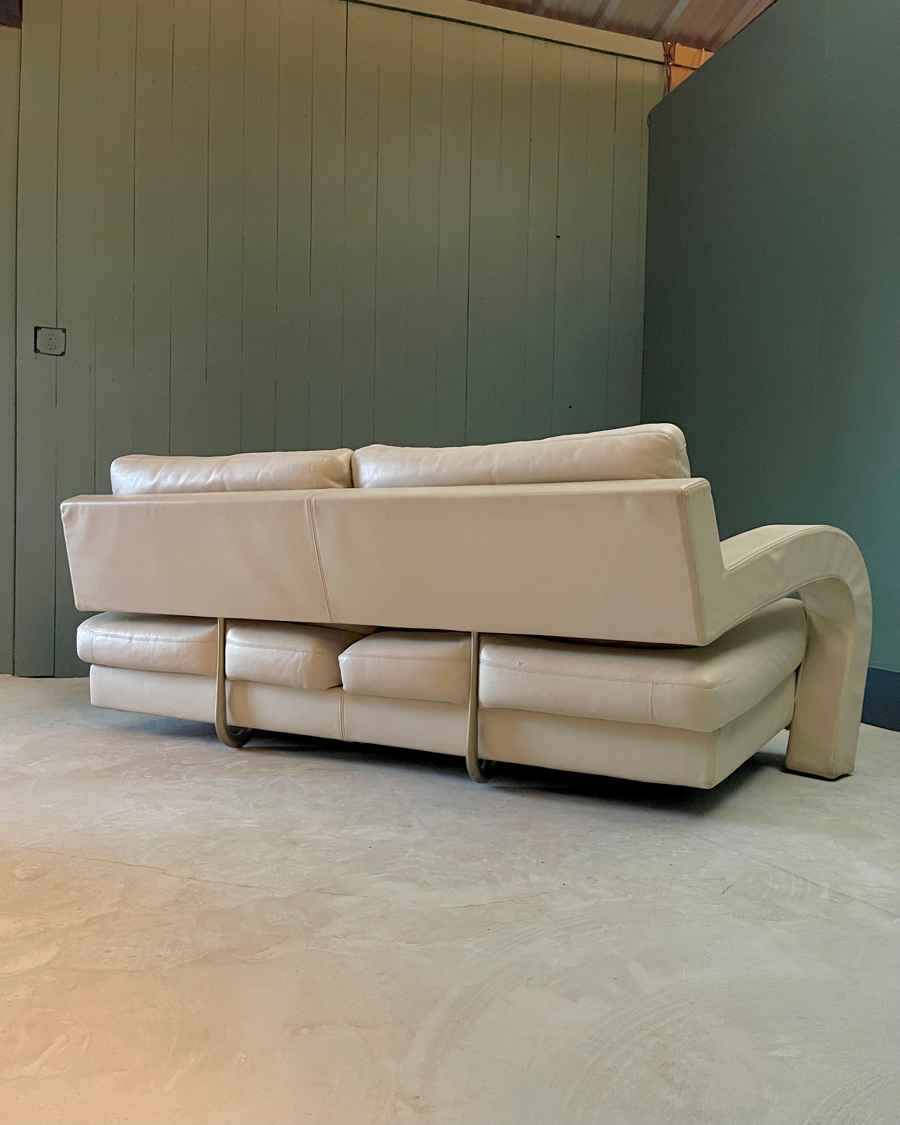 Canapé postmoderne Balillo B&B Italia, cuir d'os blanc, bras incurvés sculpturaux en vente 5