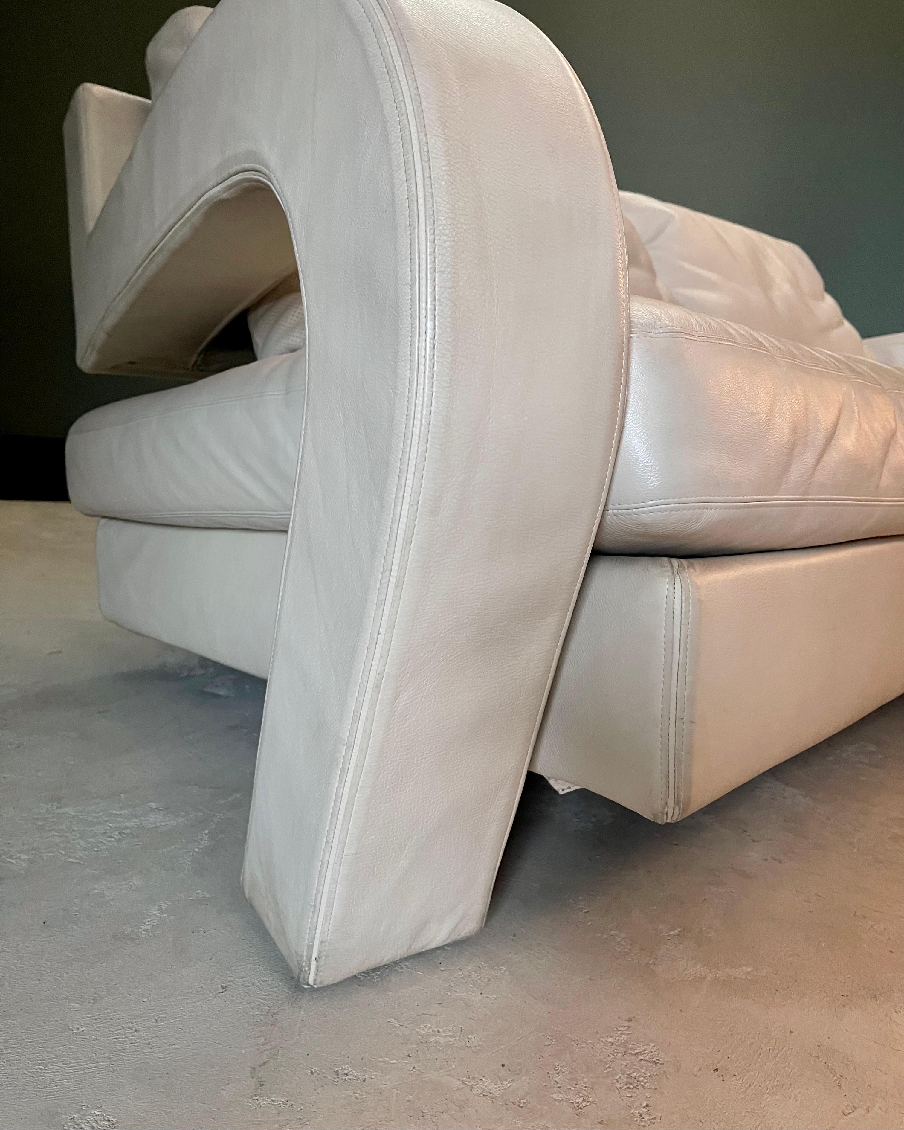20ième siècle Canapé postmoderne Balillo B&B Italia, cuir d'os blanc, bras incurvés sculpturaux en vente