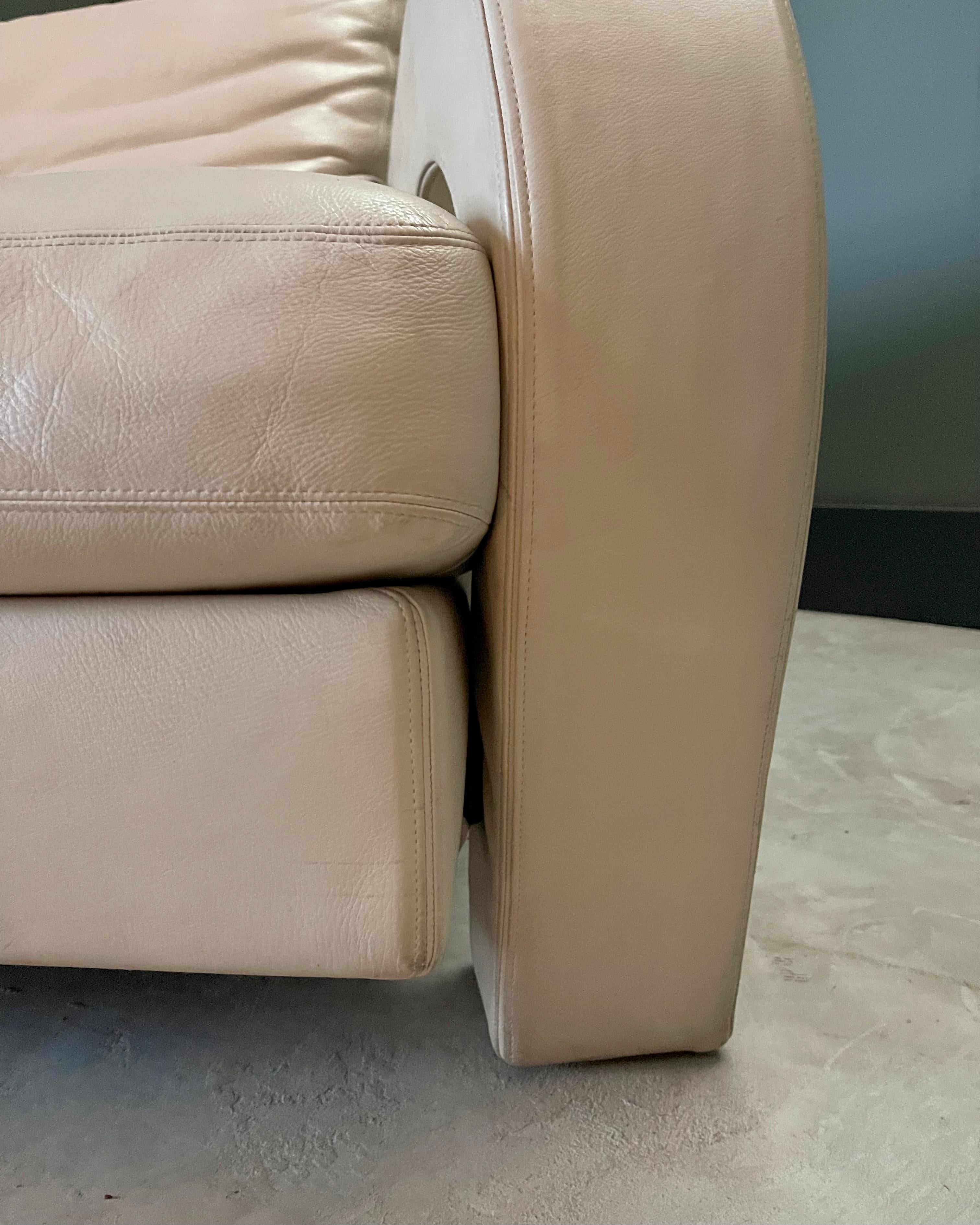 Canapé postmoderne Balillo B&B Italia, cuir d'os blanc, bras incurvés sculpturaux en vente 1