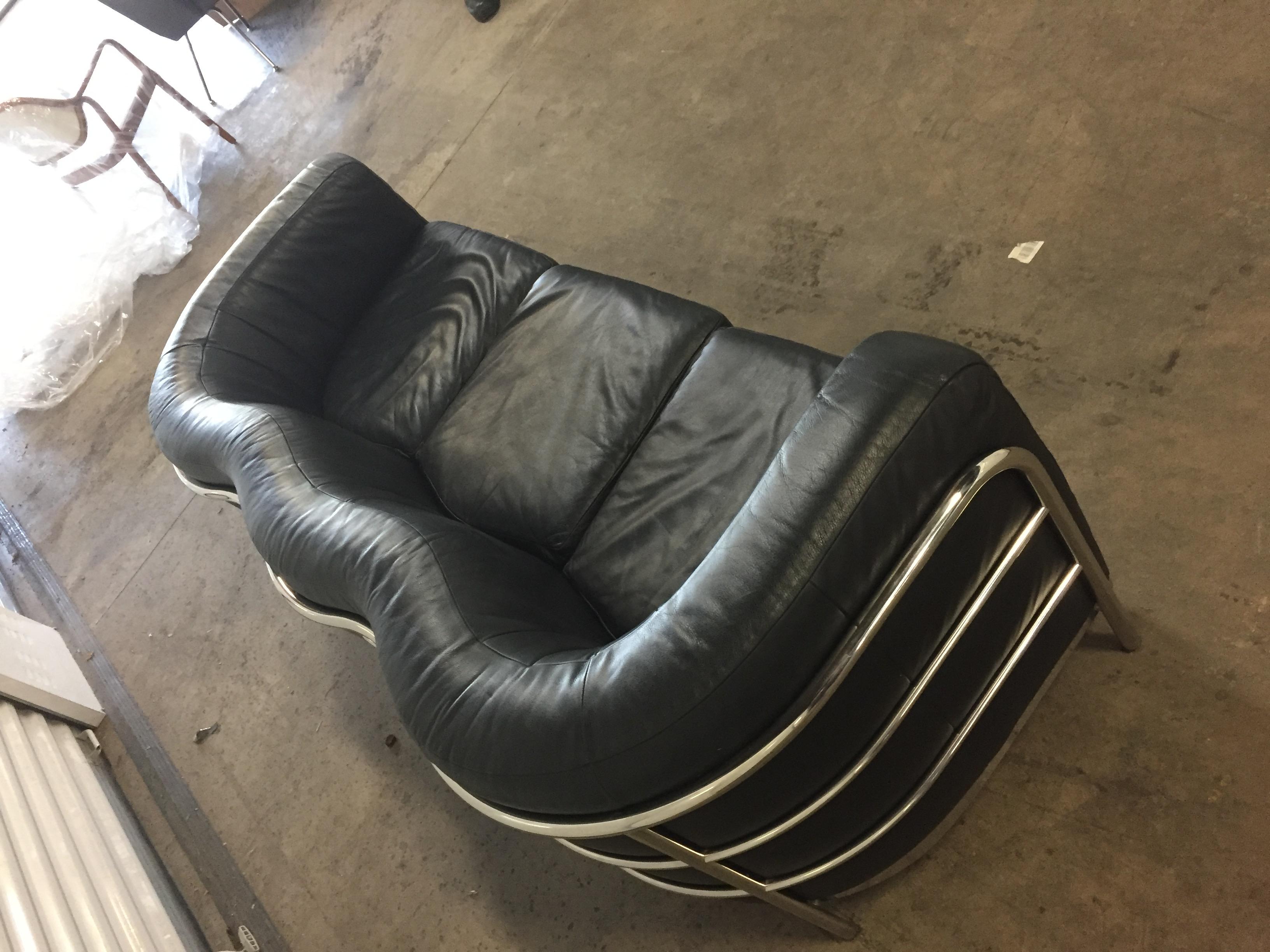 Italian Zonatta Black Leather and Chrome Sofa For Sale 3