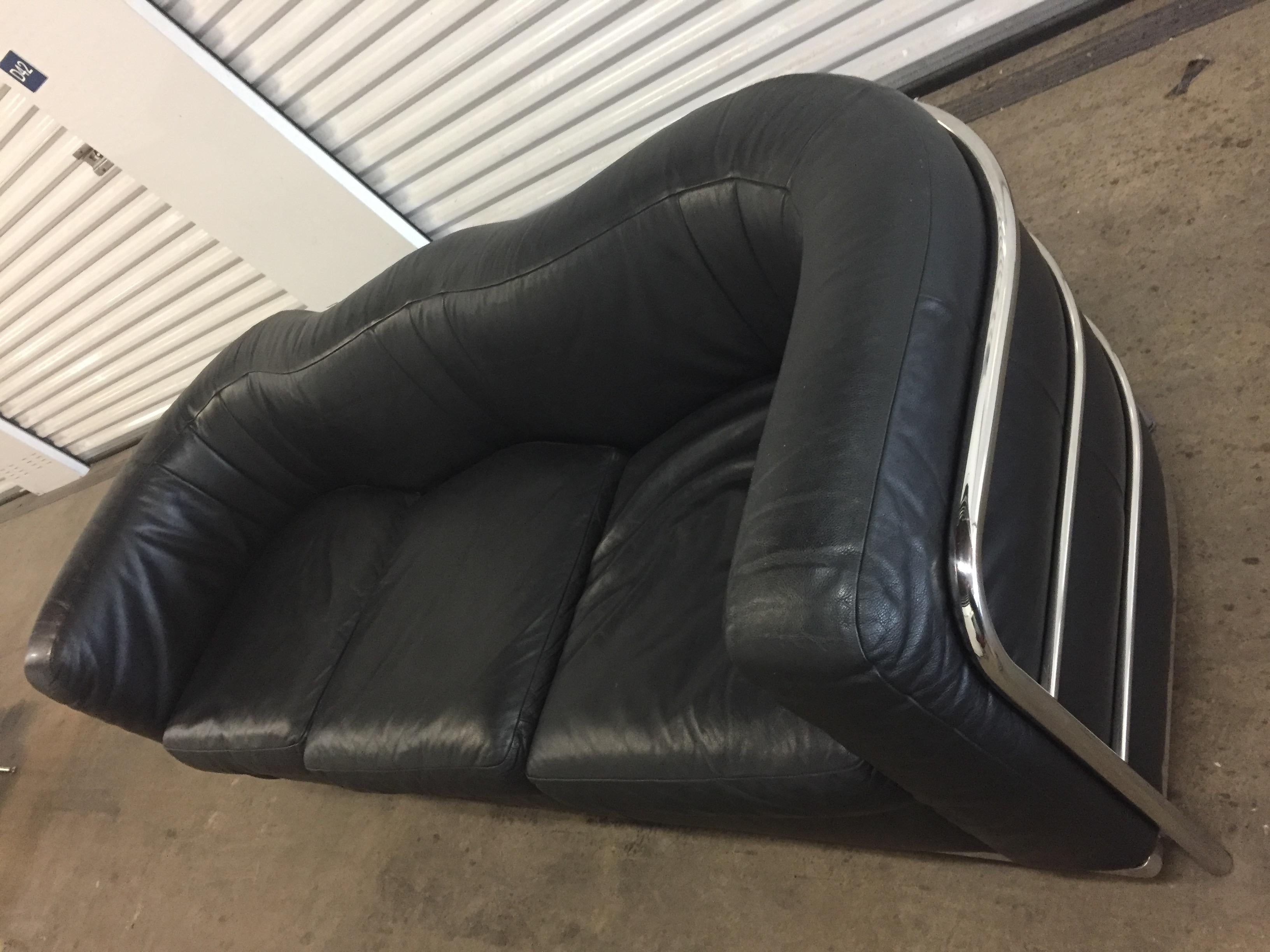 Modern Italian Zonatta Black Leather and Chrome Sofa For Sale