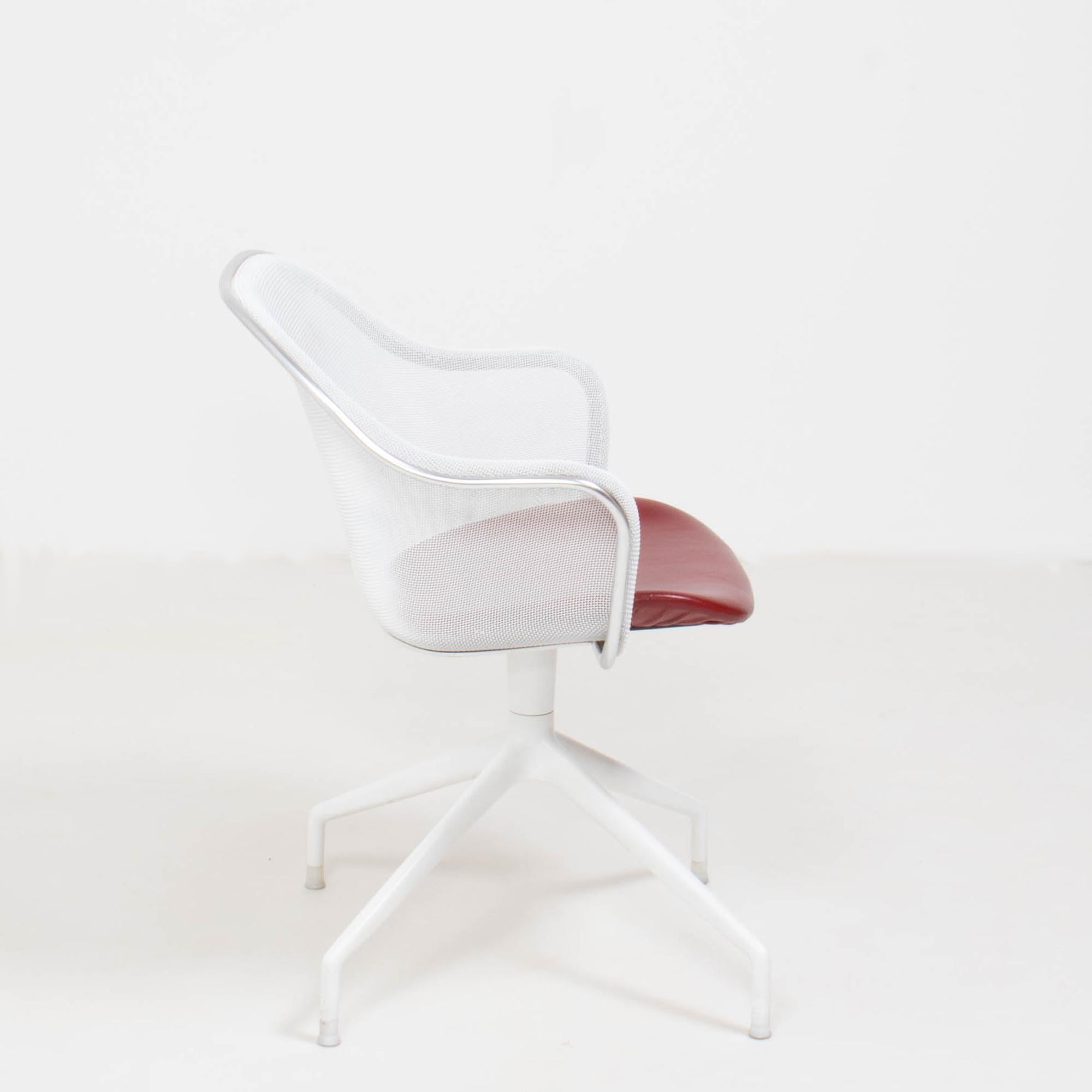 B&B Italia by Antonio Citterio Luta White and Red Leather Swivel Dining Chairs For Sale 1