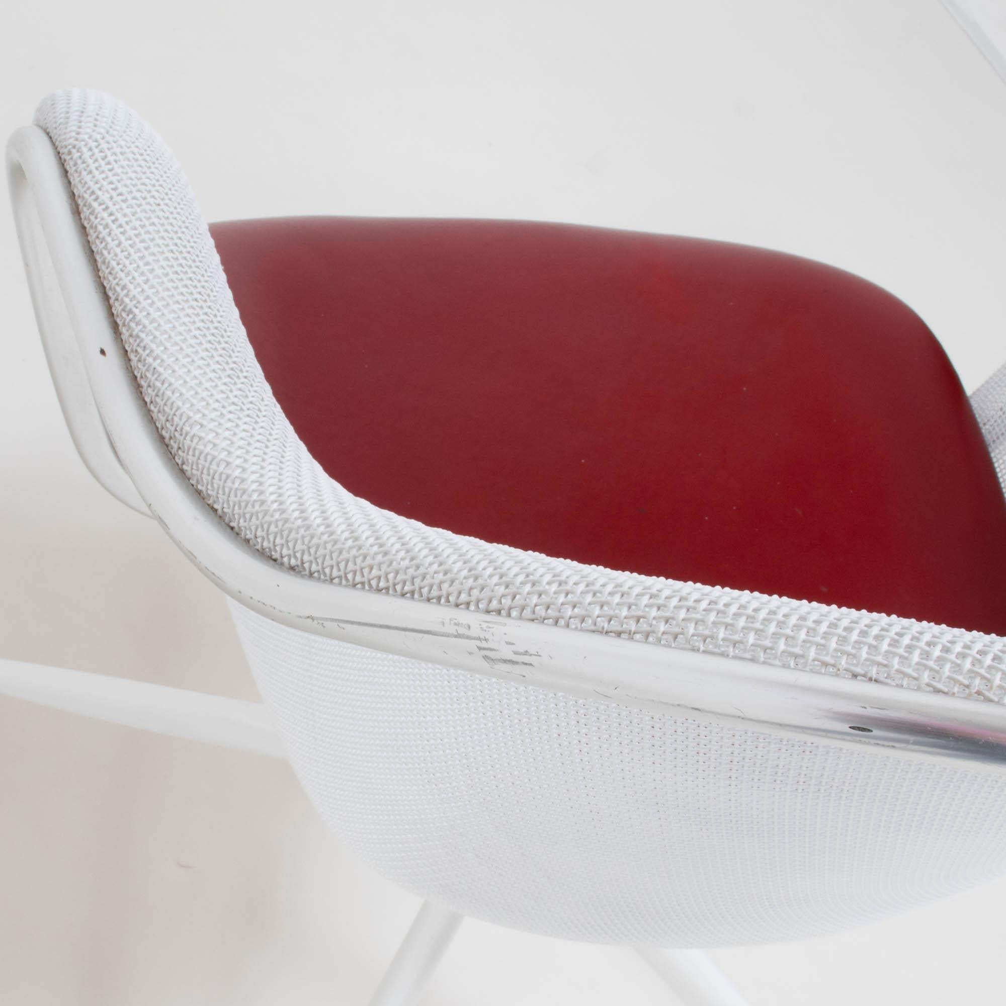 B&B Italia by Antonio Citterio Luta White & Red Leather Swivel Chairs, Set of 6 7