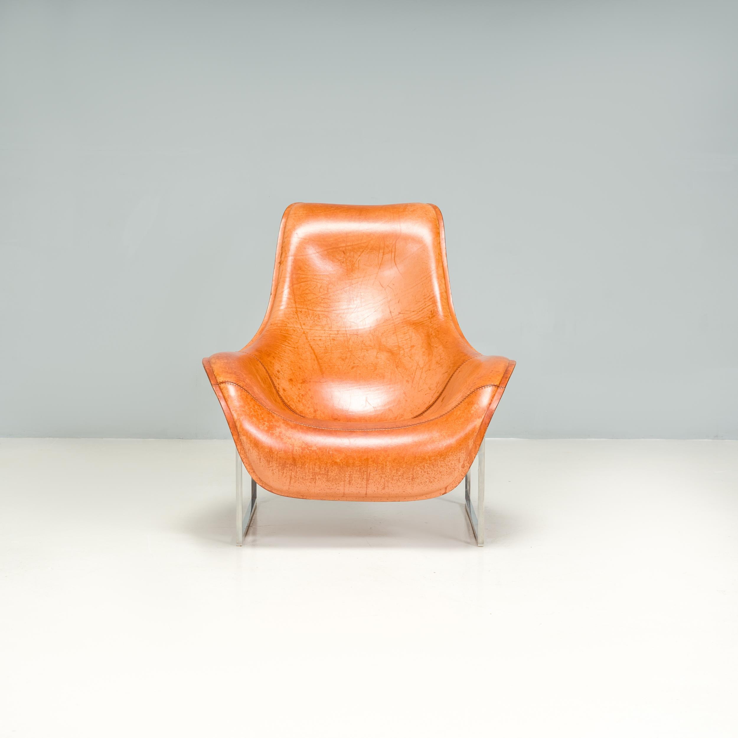 Der 2003 von Antonio Citterio für B&B Italia entworfene Mart-Loungesessel ist ein fantastisches Beispiel für modernes Design.

Die geschwungene Silhouette entsteht durch die Verwendung von geformtem Polyurethanschaum und thermogeformtem Leder, das