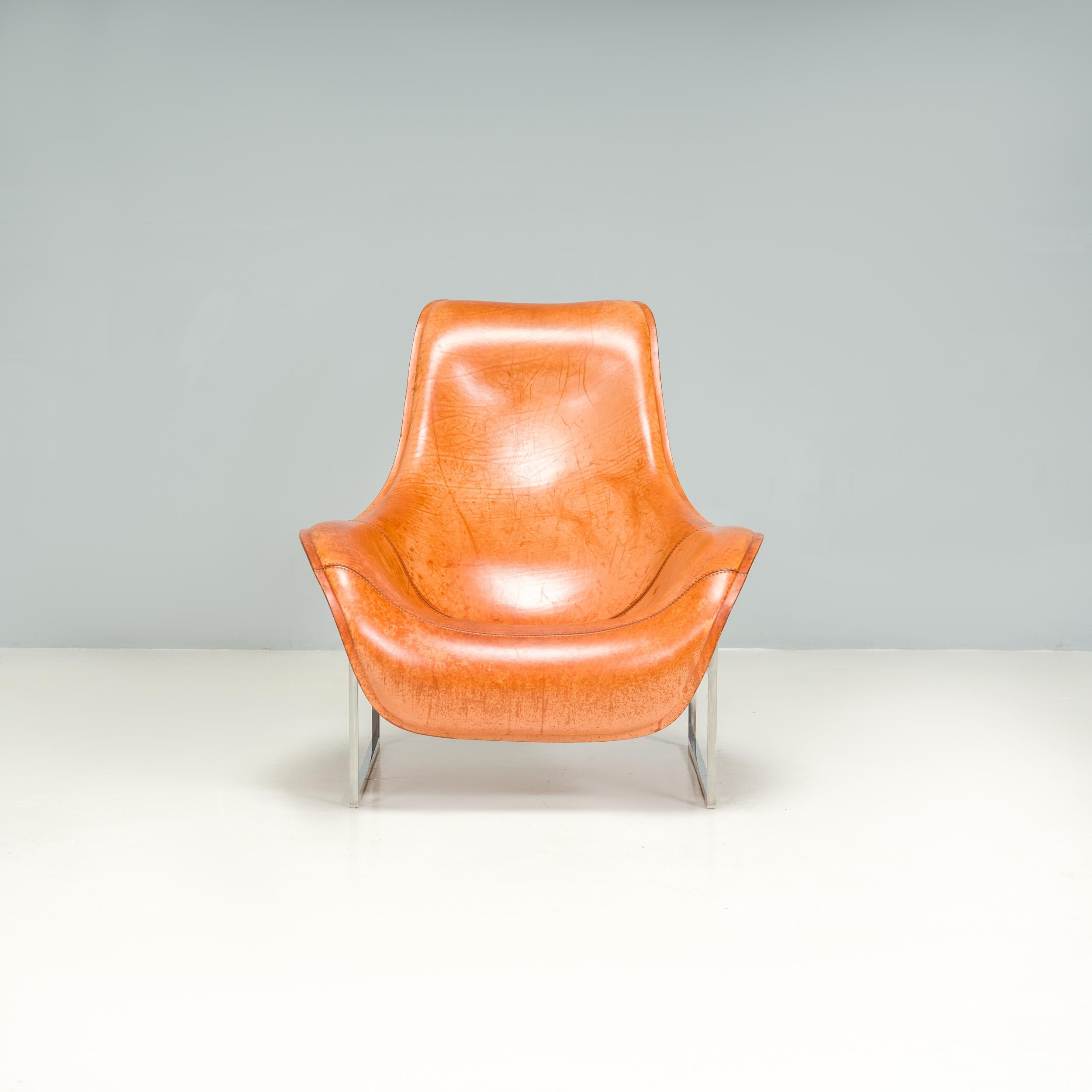 Originally designed by Antonio Citterio for B&B Italia in 2003, the Mart reclining lounge chair is a fantastic example of modern design.

The sinuous silhouette is created through the use of shaped polyurethane foam and thermoformed leather, which