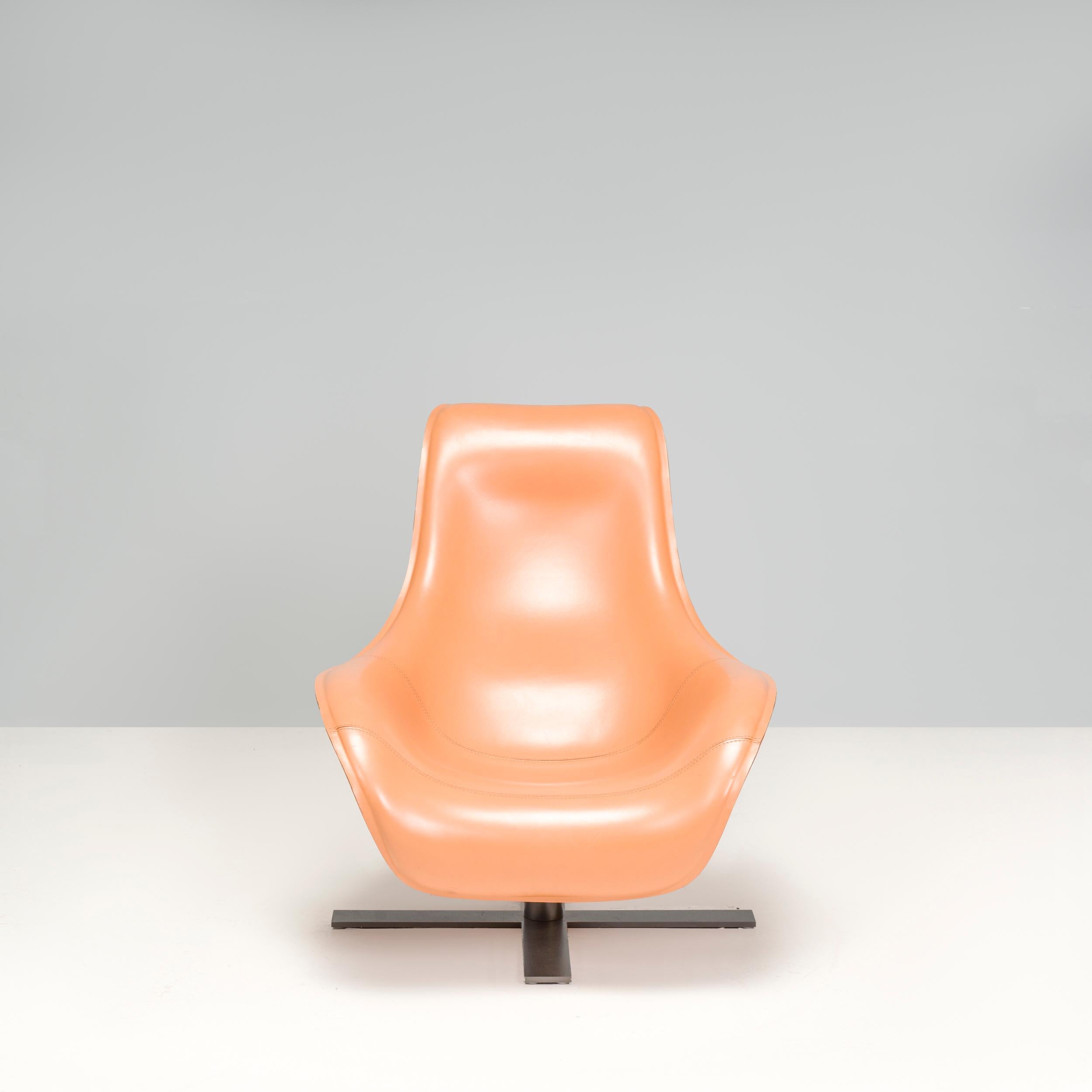 Der 2003 von Antonio Citterio für B&B Italia entworfene Mart-Loungesessel ist ein fantastisches Beispiel für modernes Design.

Die geschwungene Silhouette entsteht durch die Verwendung von geformtem Polyurethanschaum und thermogeformtem hellbraunen