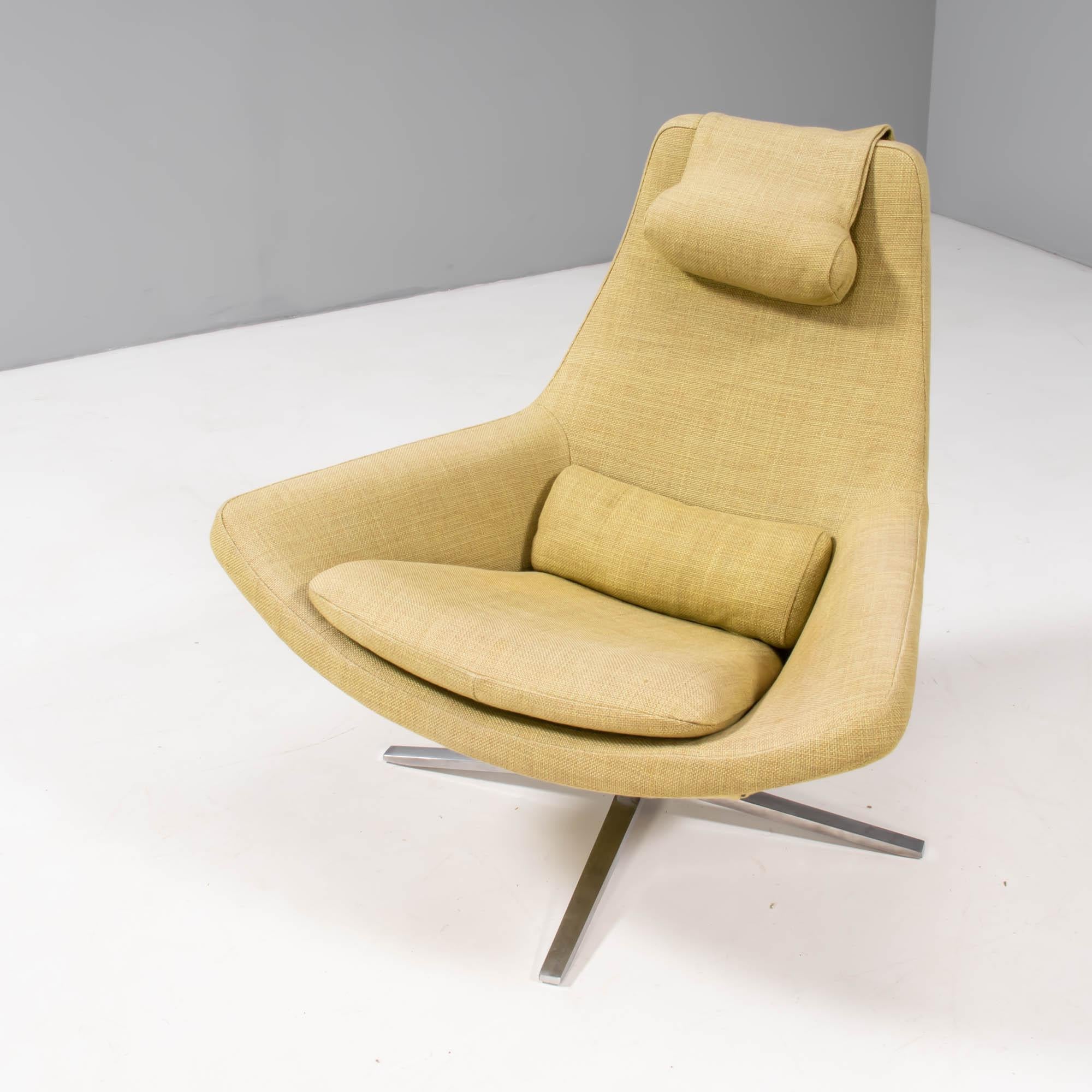 Designed by Jeffrey Bernett for B&B Italia in 2003, the Metropolitan ME100/1 armchair is a larger version of the original Metropolitan chair.

Upholstered in the original light green fabric, the armchair features a seat that flows uninterruptedly