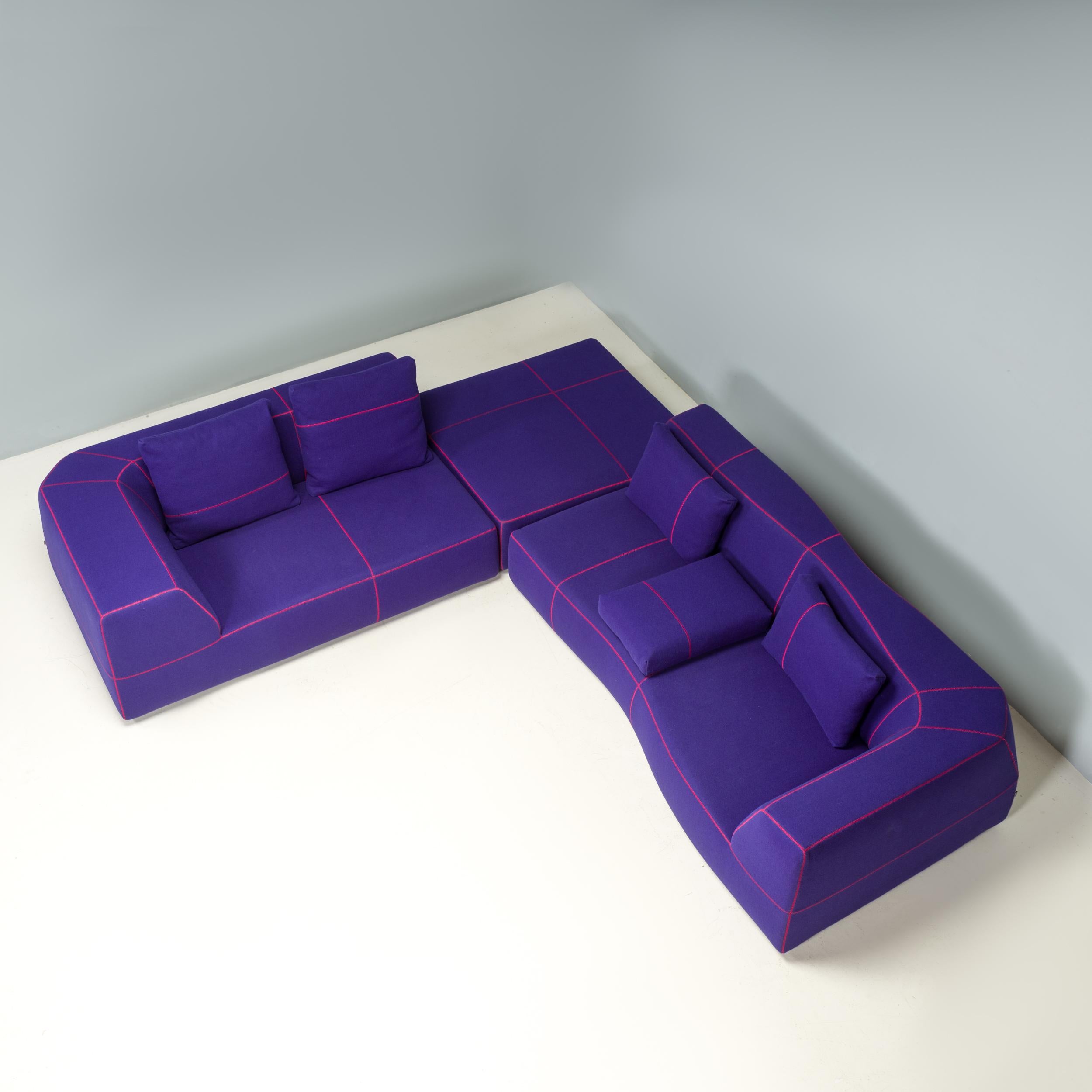 Conçu à l'origine par Patricia Urquiola pour B&B Italia en 2010, le canapé Bend est un fantastique exemple de design contemporain.

Doté d'une silhouette audacieuse et ondulante, le canapé Up&Up se compose de deux accoudoirs distincts qui peuvent