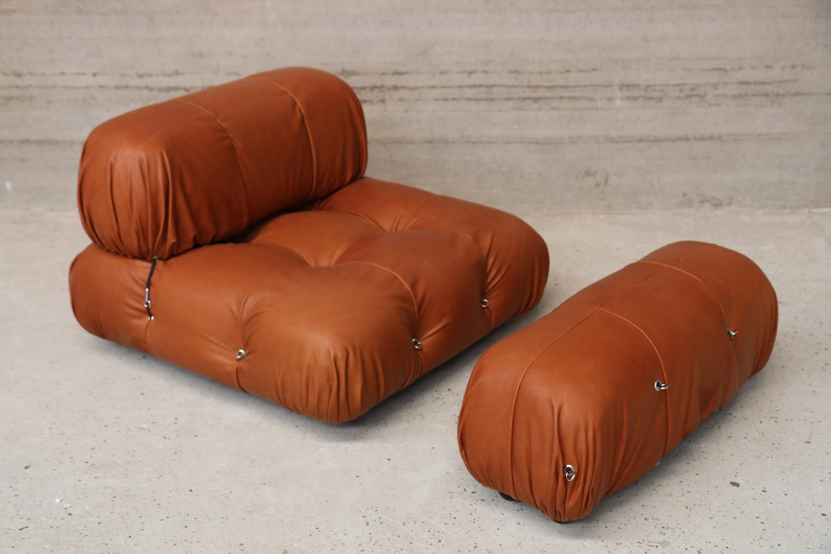 Very cool and sought after lounge set.
Re-upholstered in our signature unique high quality cognac full grain leather.
The leather is vegenal natural leather and has not much Chroom so its not so cold like normal leather but very pleasant comfort