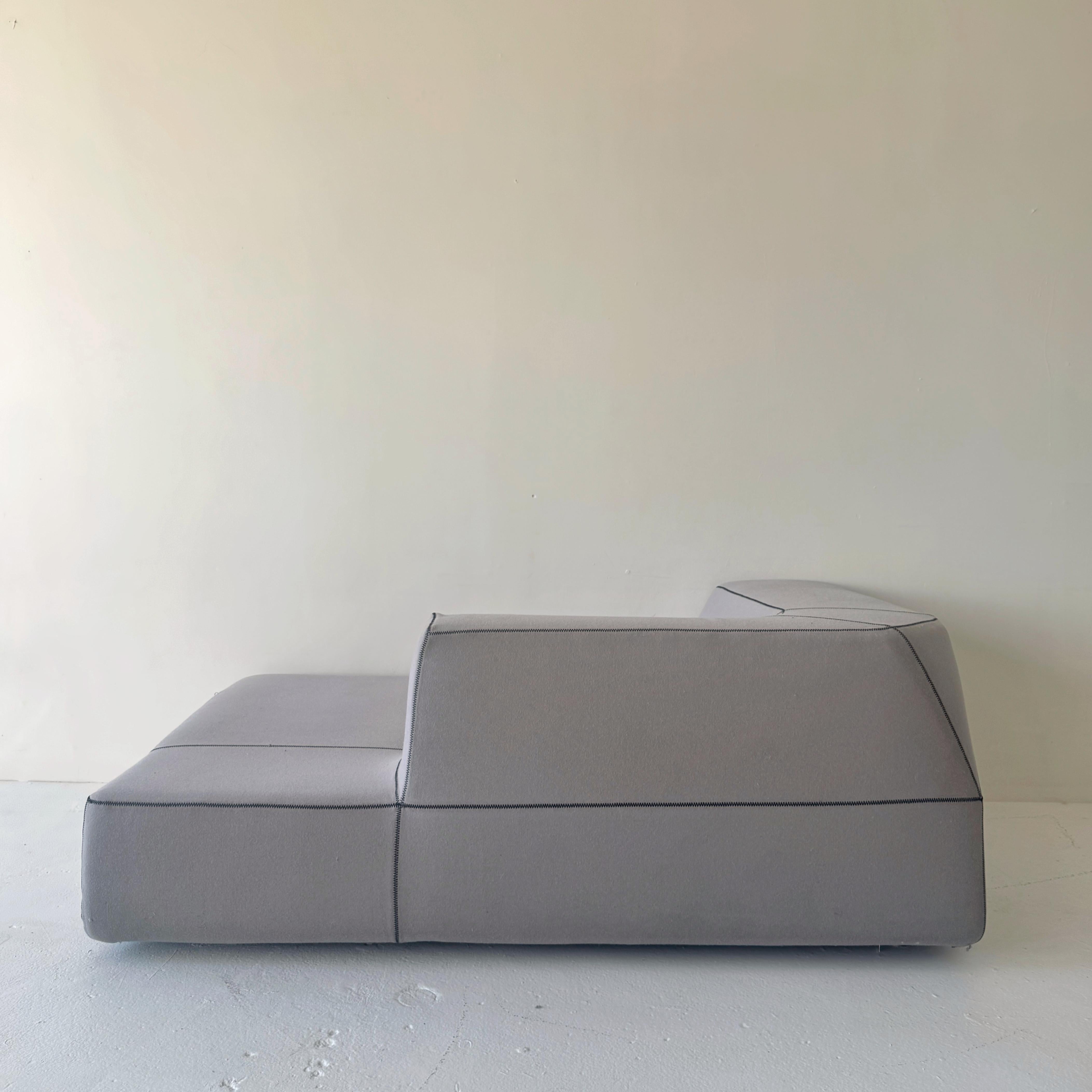 B&B italia chaise lounge sofa by Patricia Urquiola im Zustand „Gut“ im Angebot in Los Angeles, CA