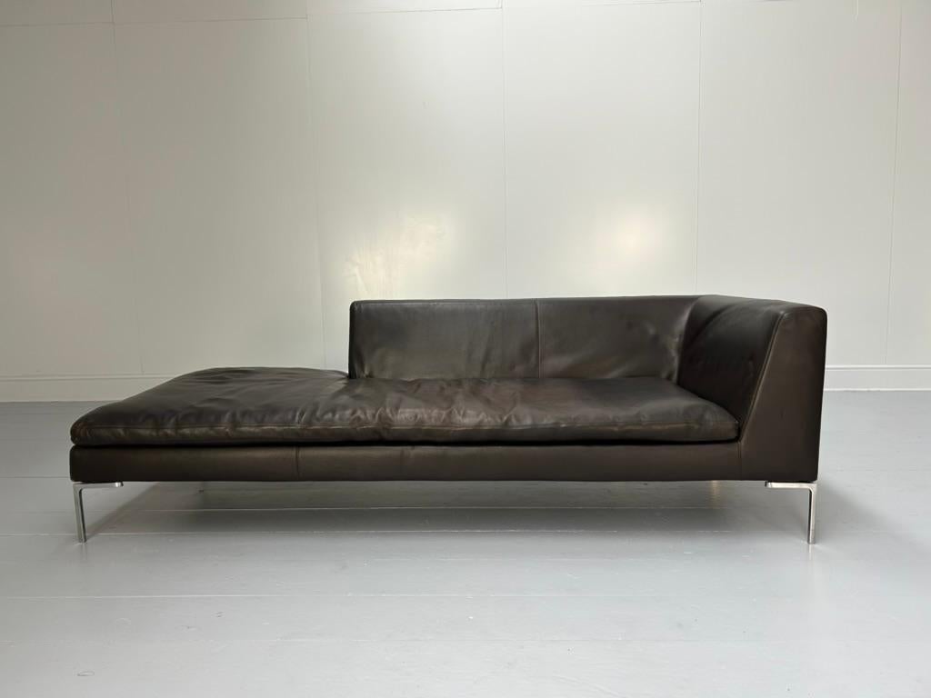 B&B Italia “Charles” Chaise Daybed Sofa – In Brown “Gamma” Leather In Good Condition For Sale In Barrowford, GB