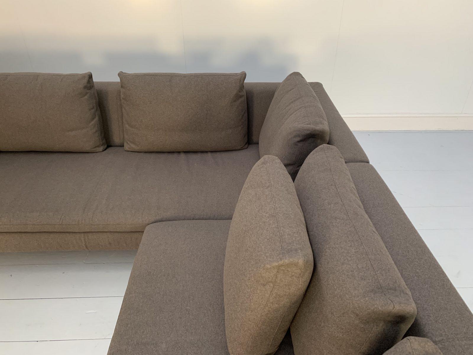 B&B Italia “Charles” L-Shape Sectional Sofa in Beige “Serra” Cashmere For Sale 5