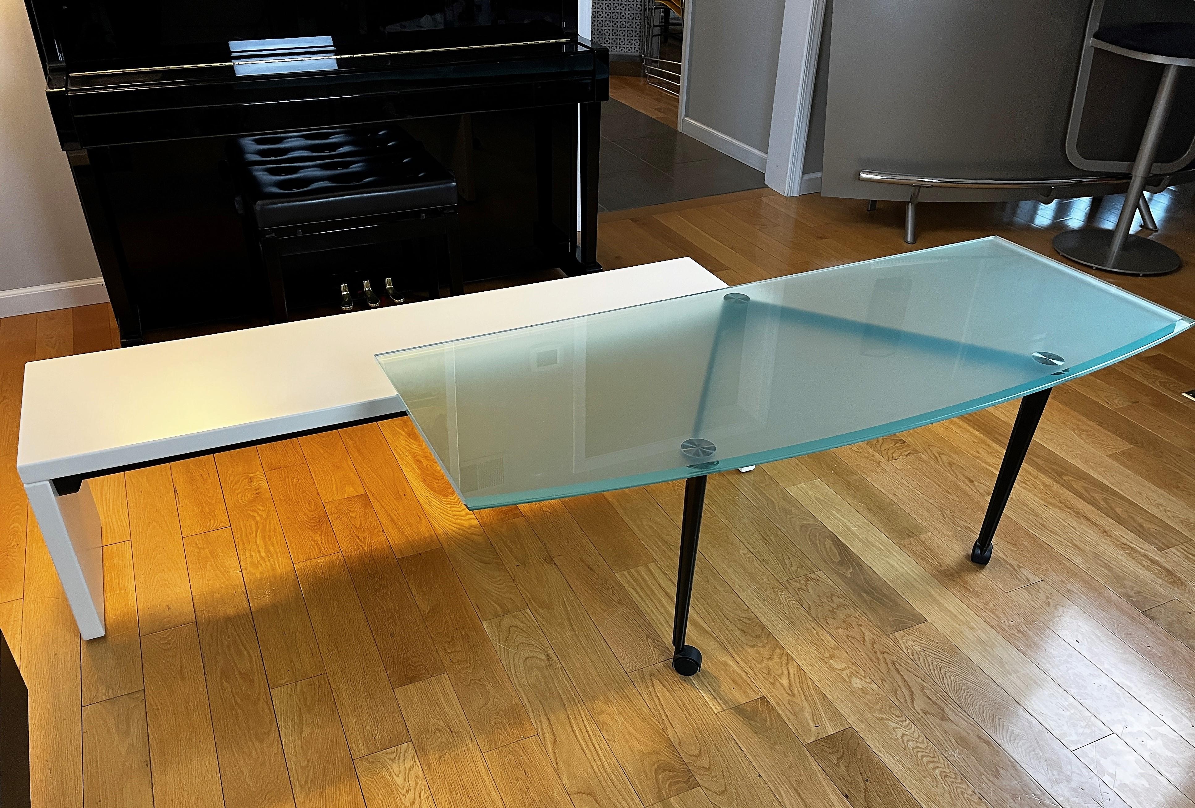B&B Italia Coffee Table, 360 Degree Rotating Blue Glass Top / White Lacquer Base For Sale 3